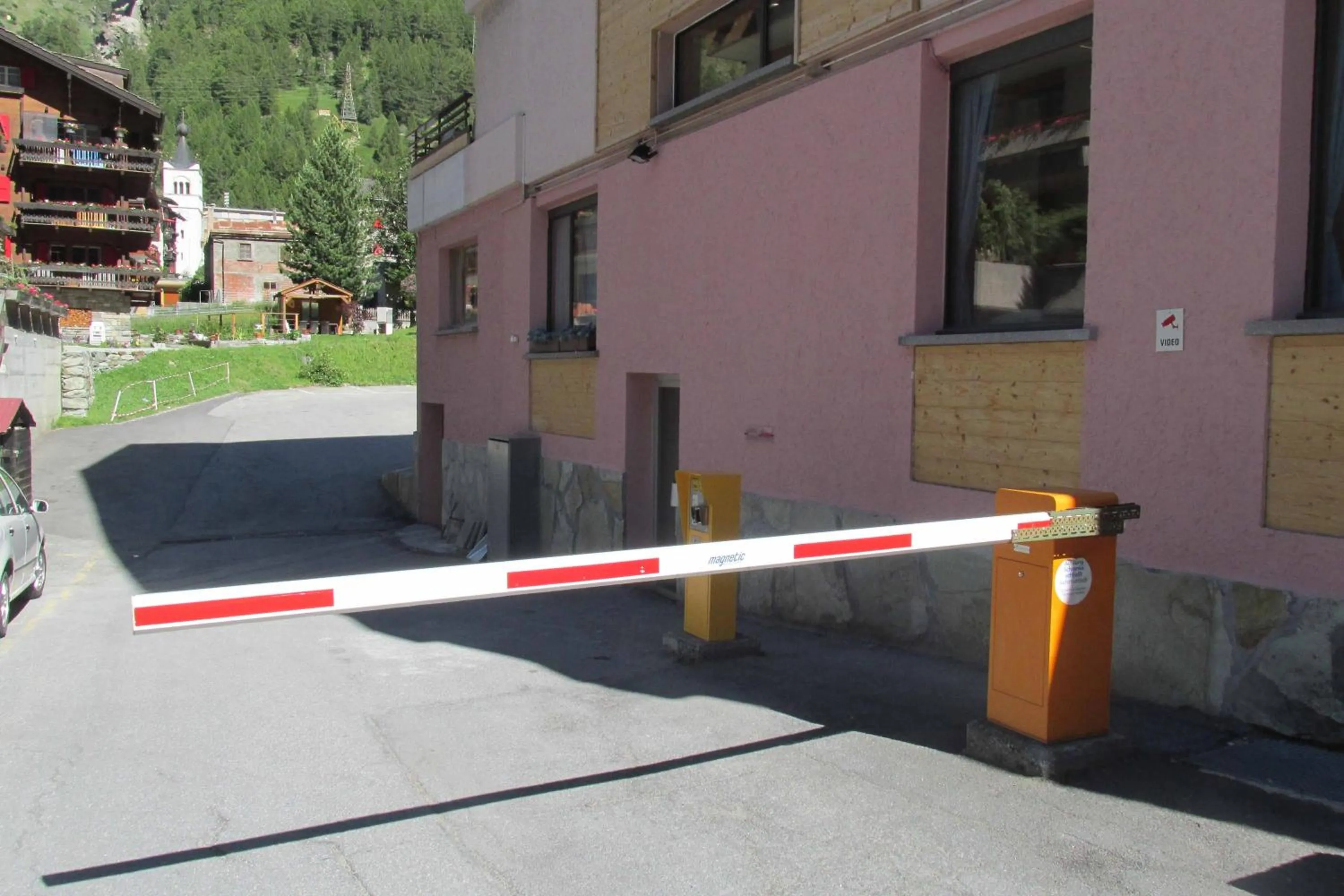 Facade/entrance in Hotel Matterhorn Inn