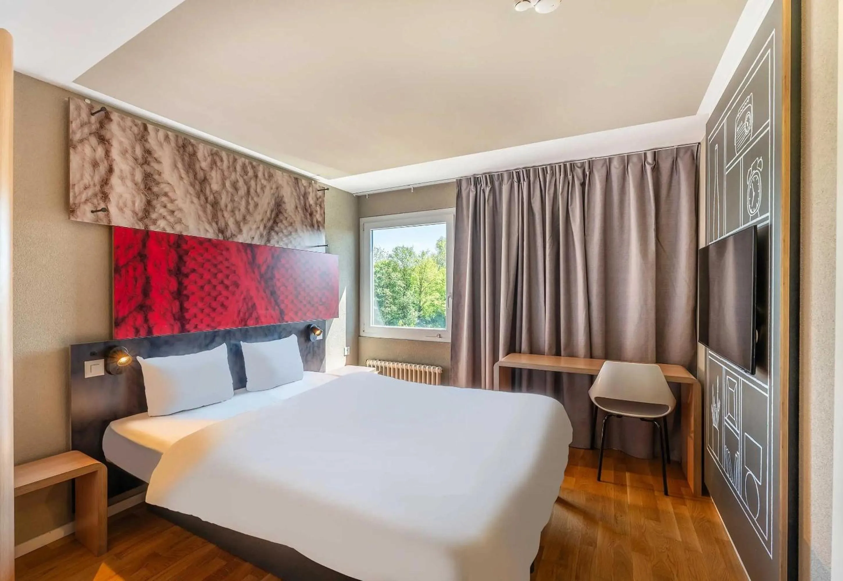 View (from property/room), Bed in B&B HOTEL Rothrist Olten