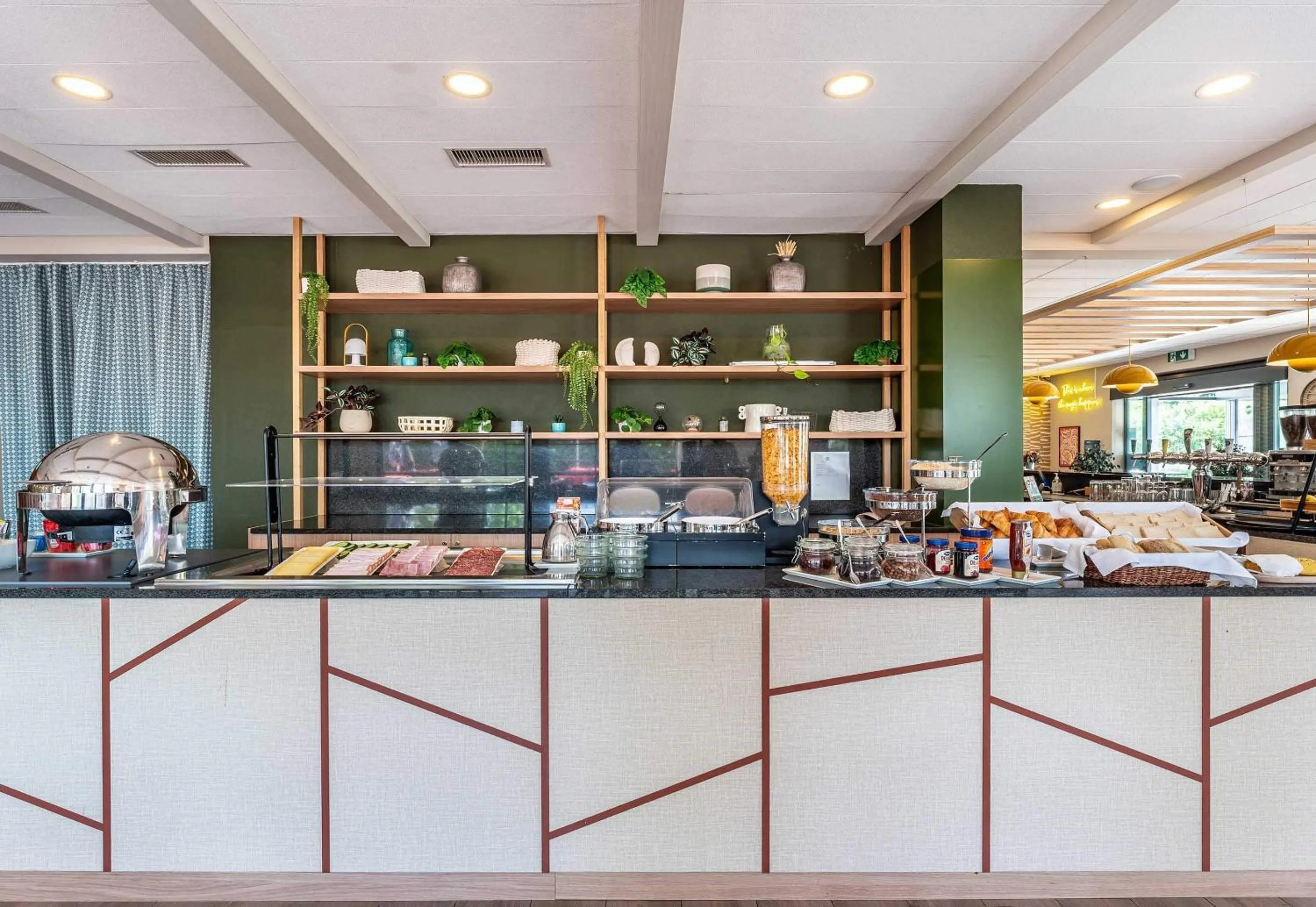 Restaurant/places to eat in B&B HOTEL Rothrist Olten