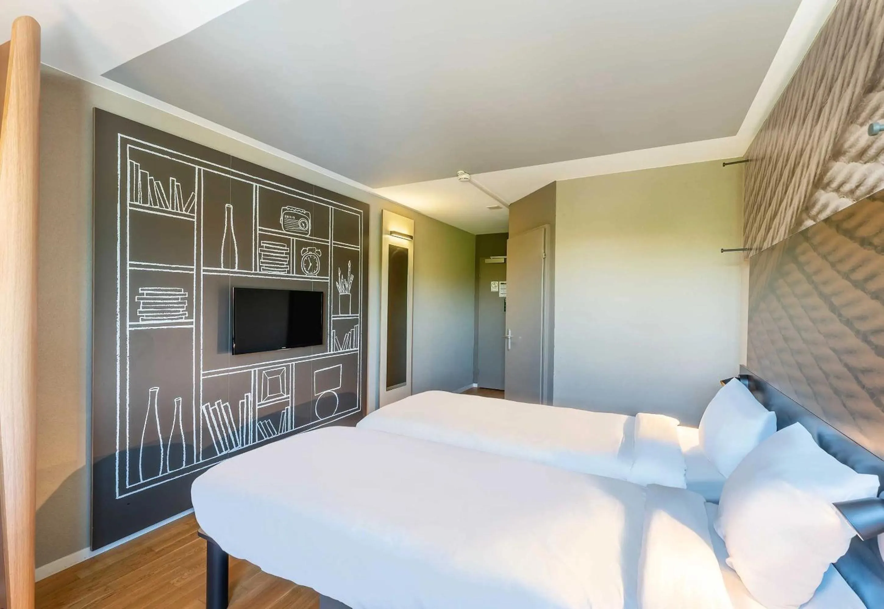 View (from property/room), Bed in B&B HOTEL Rothrist Olten