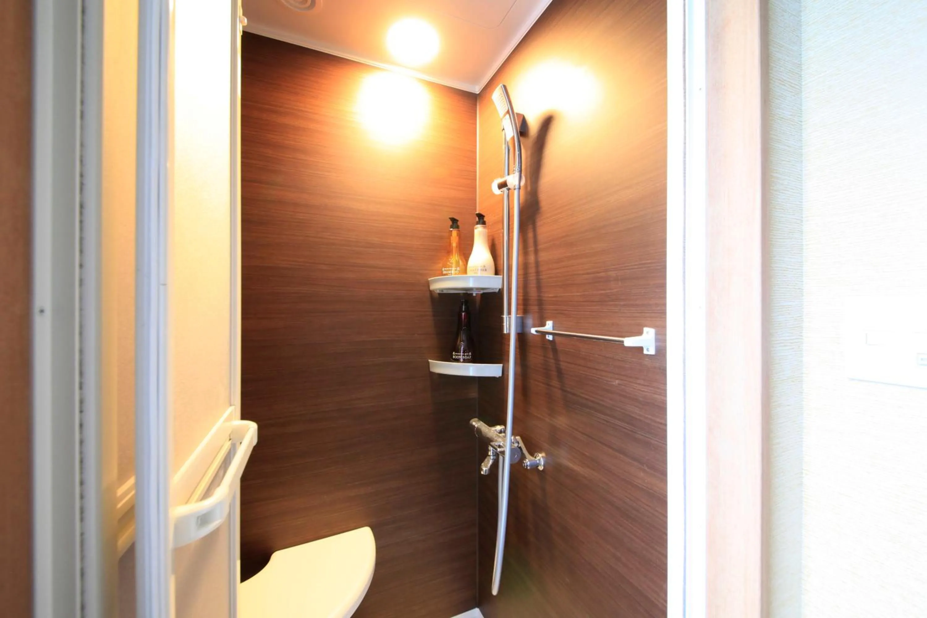 Shower in Atami Tensui