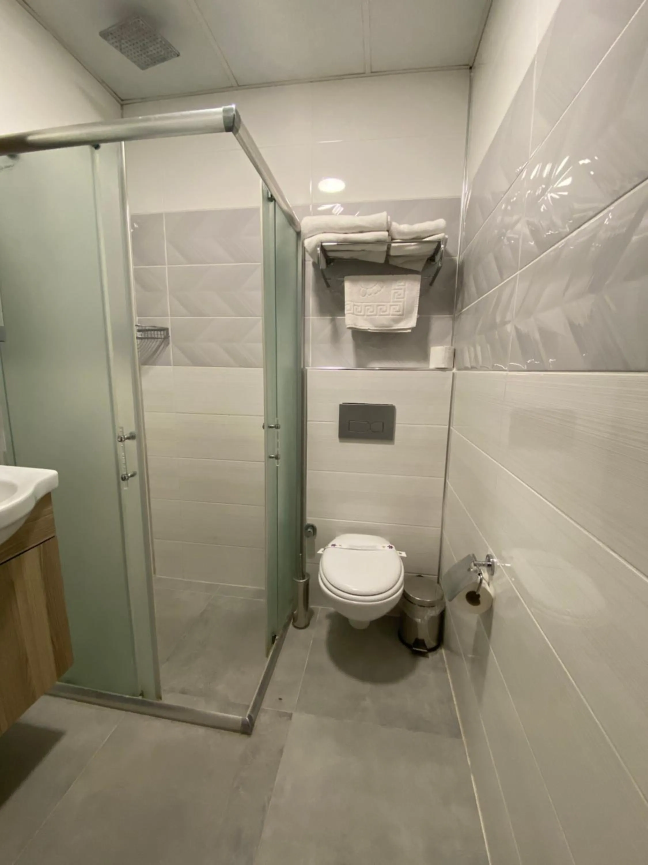 Shower in Elisa Hotel