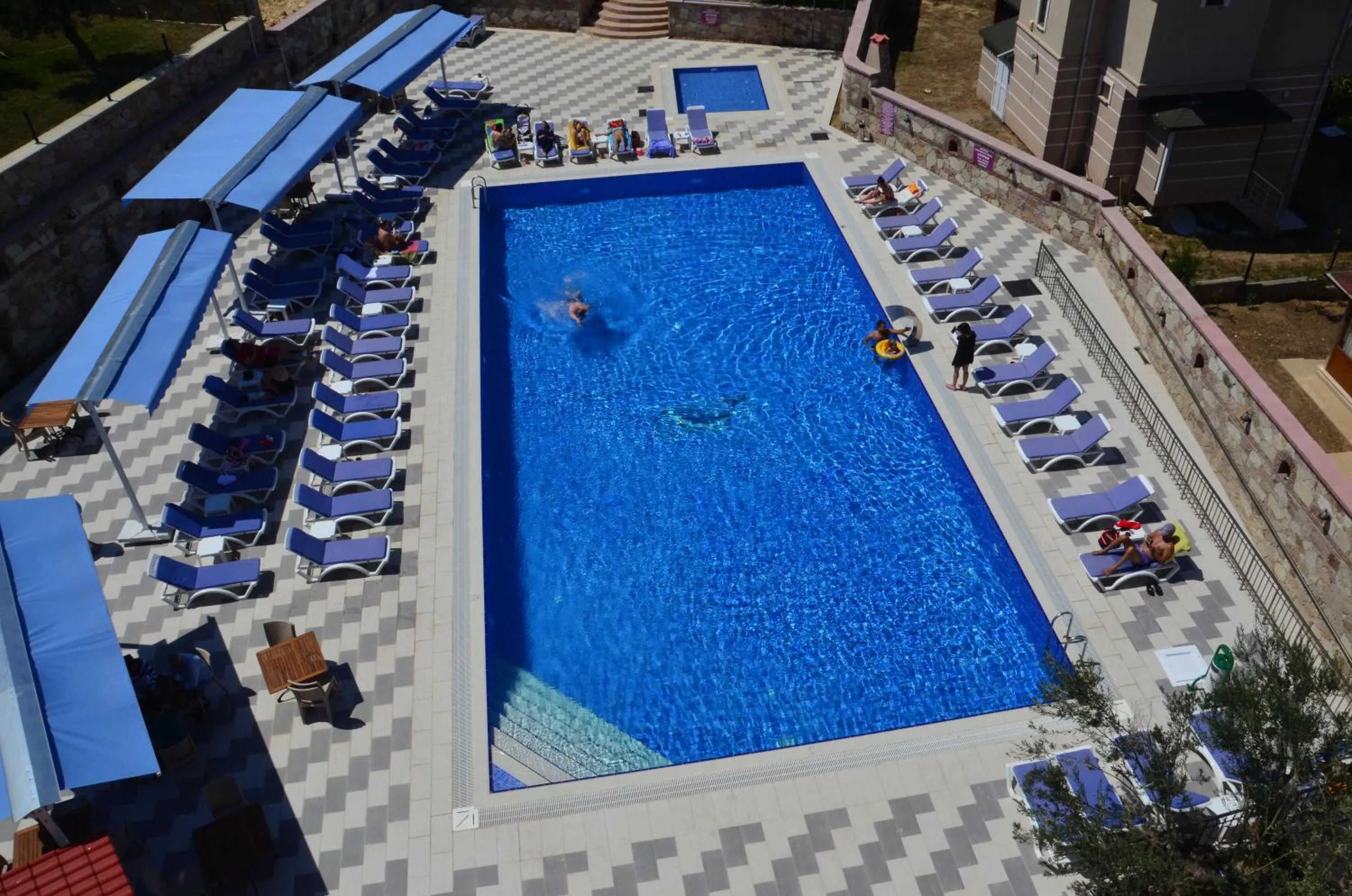 Swimming pool in Elisa Hotel