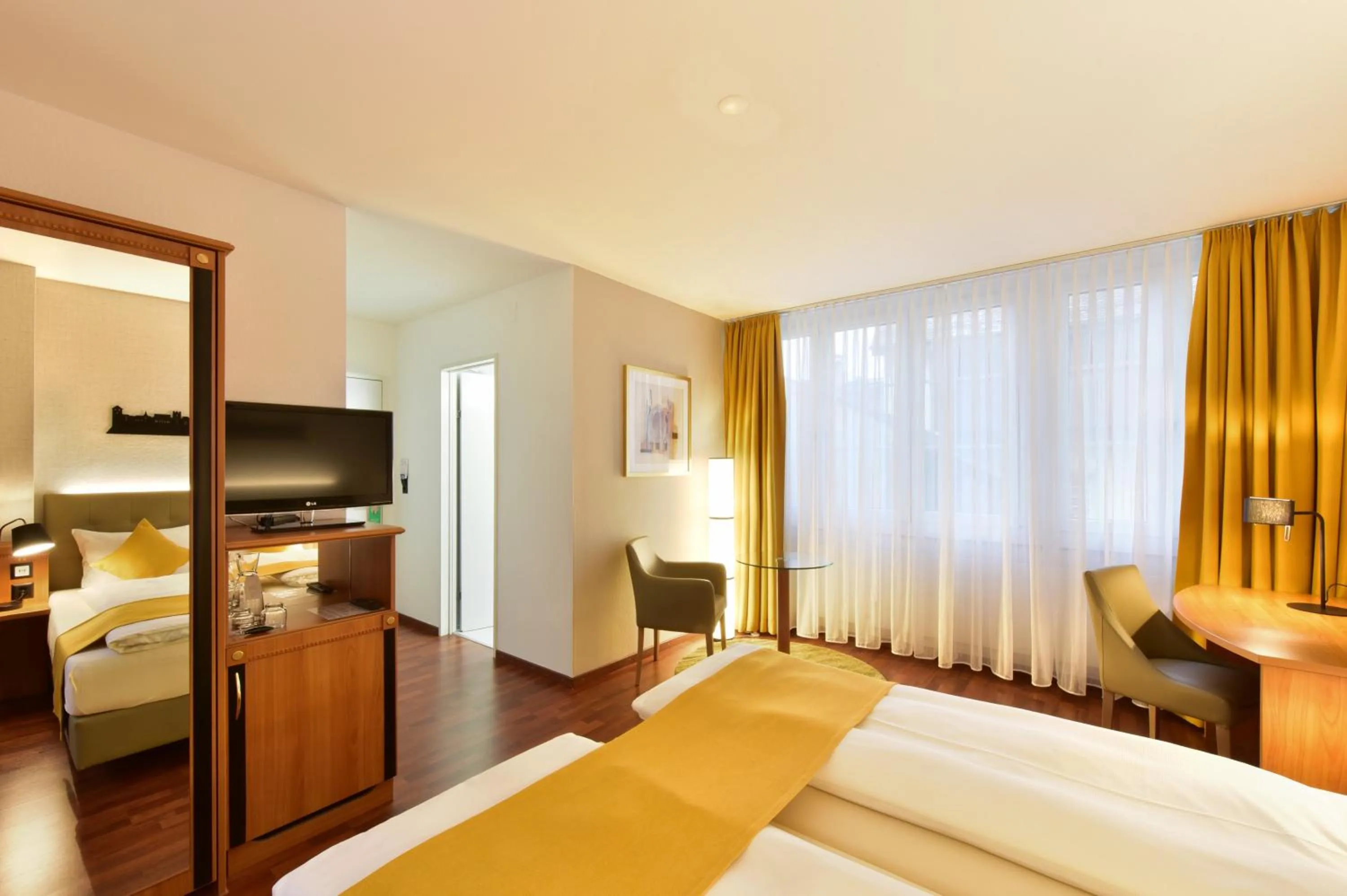 Photo of the whole room, Bed in Hotel Engel