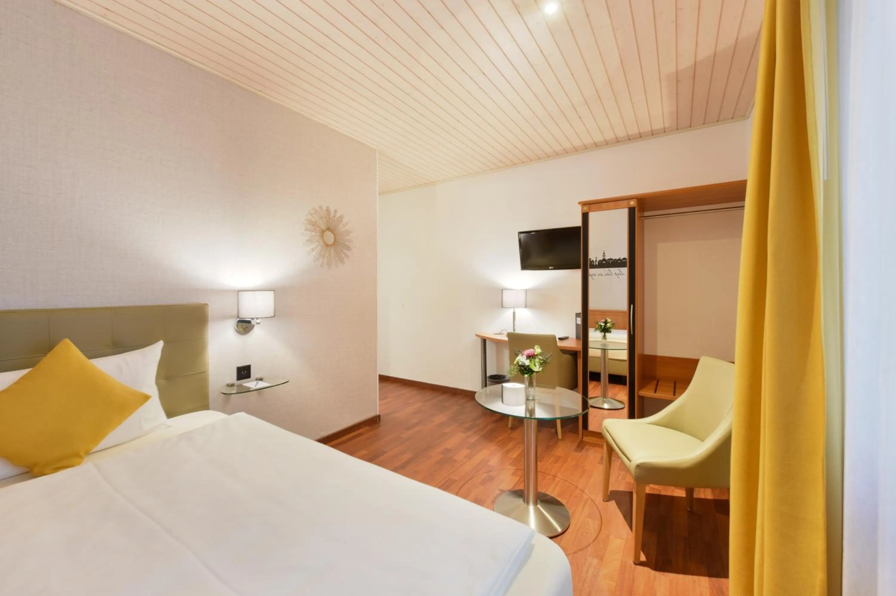 TV and multimedia, Bed in Hotel Engel