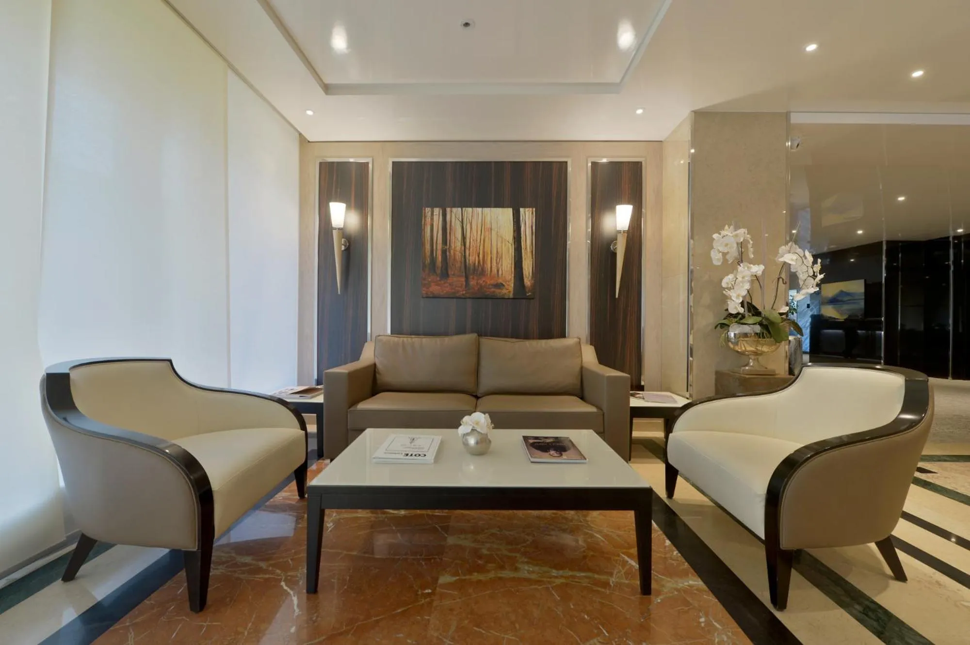 Living room in Nash Airport Hotel