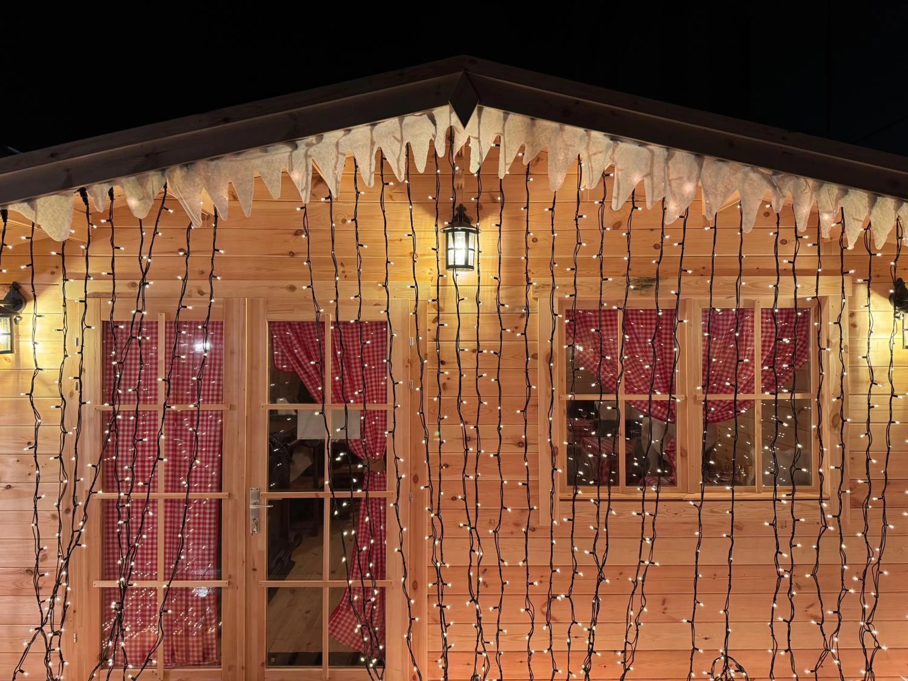 Restaurant/places to eat in Nash Airport Hotel