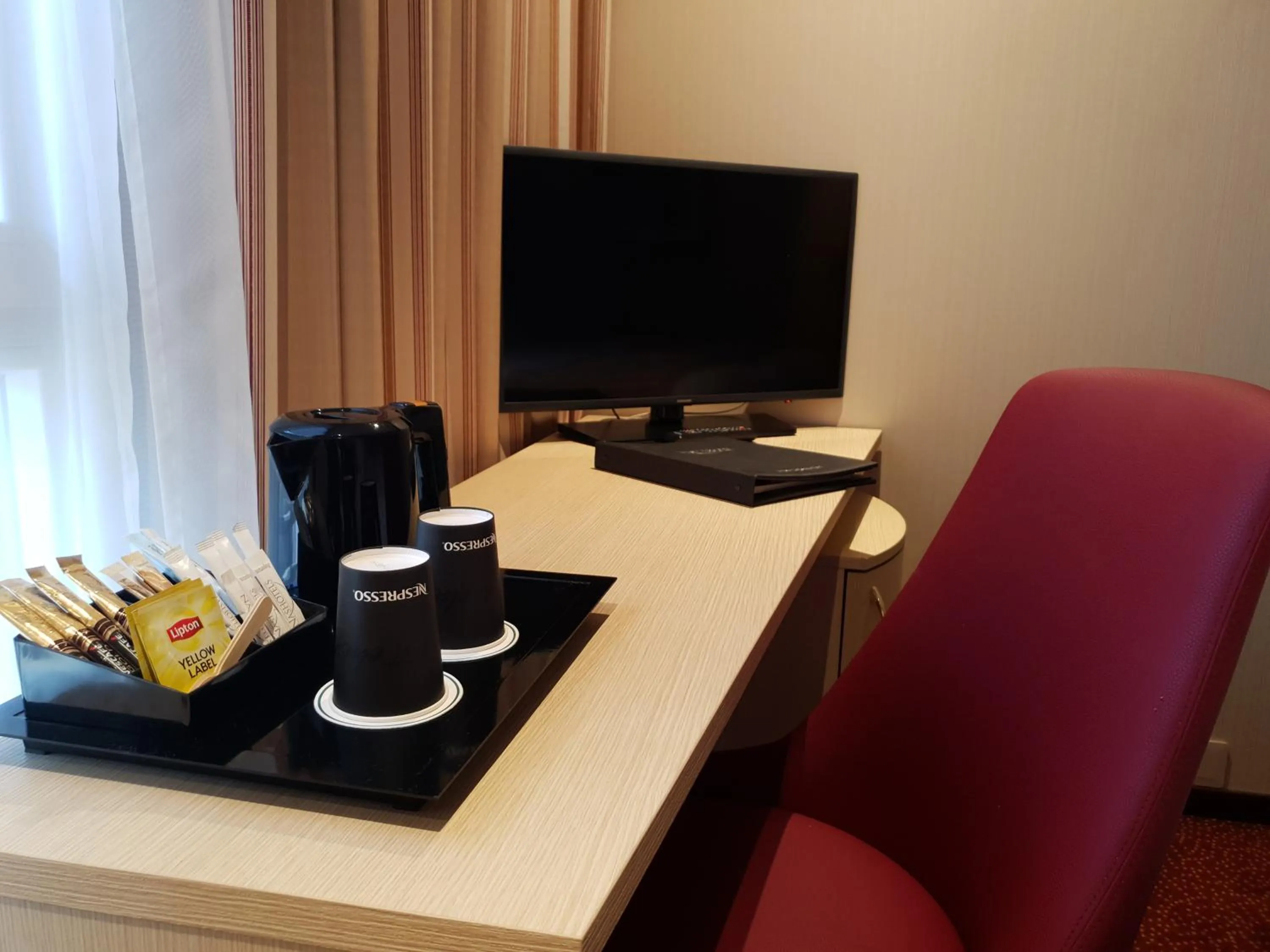 Coffee/tea facilities in Nash Airport Hotel