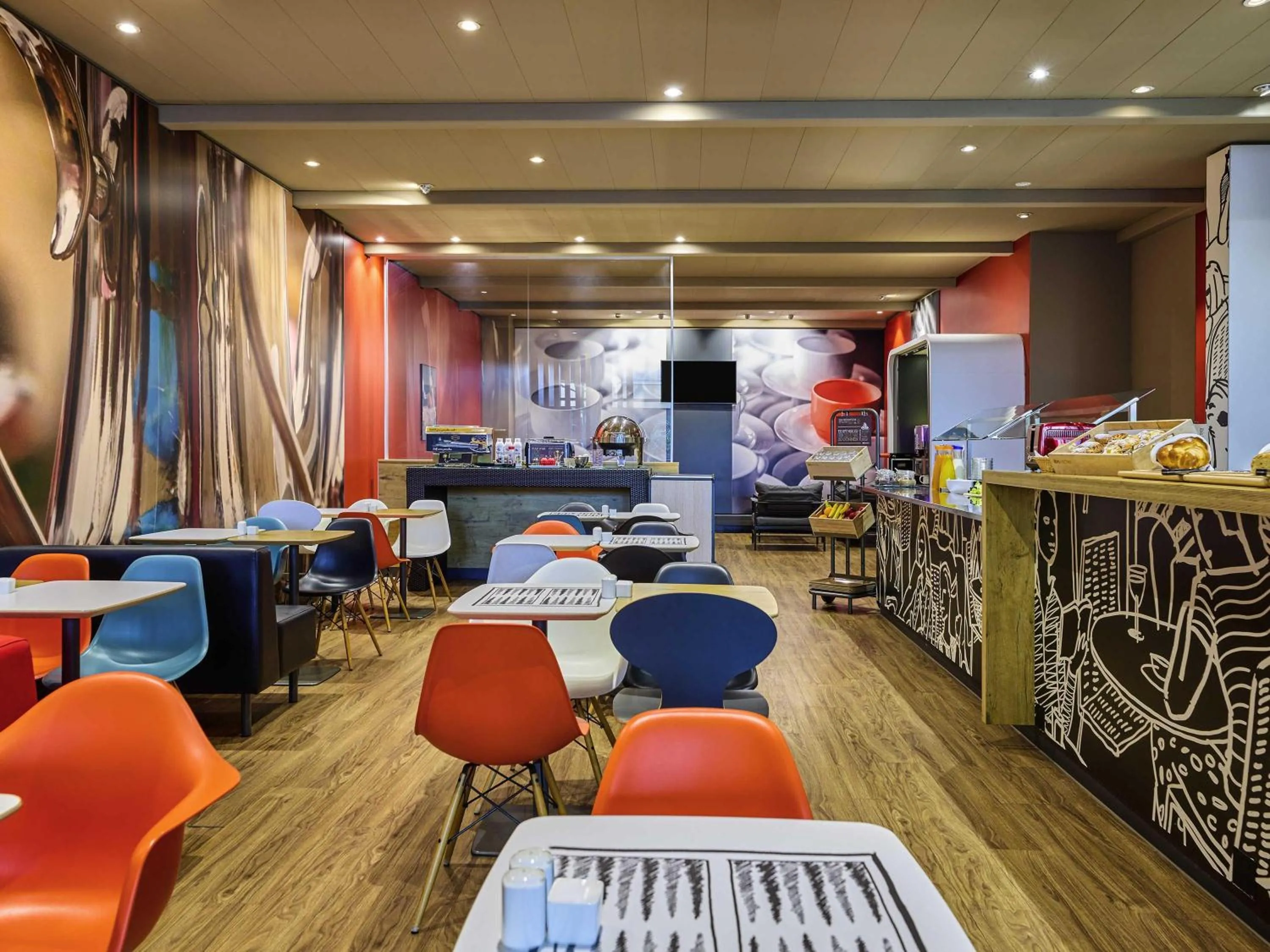 Lounge or bar in ibis Baar Zug