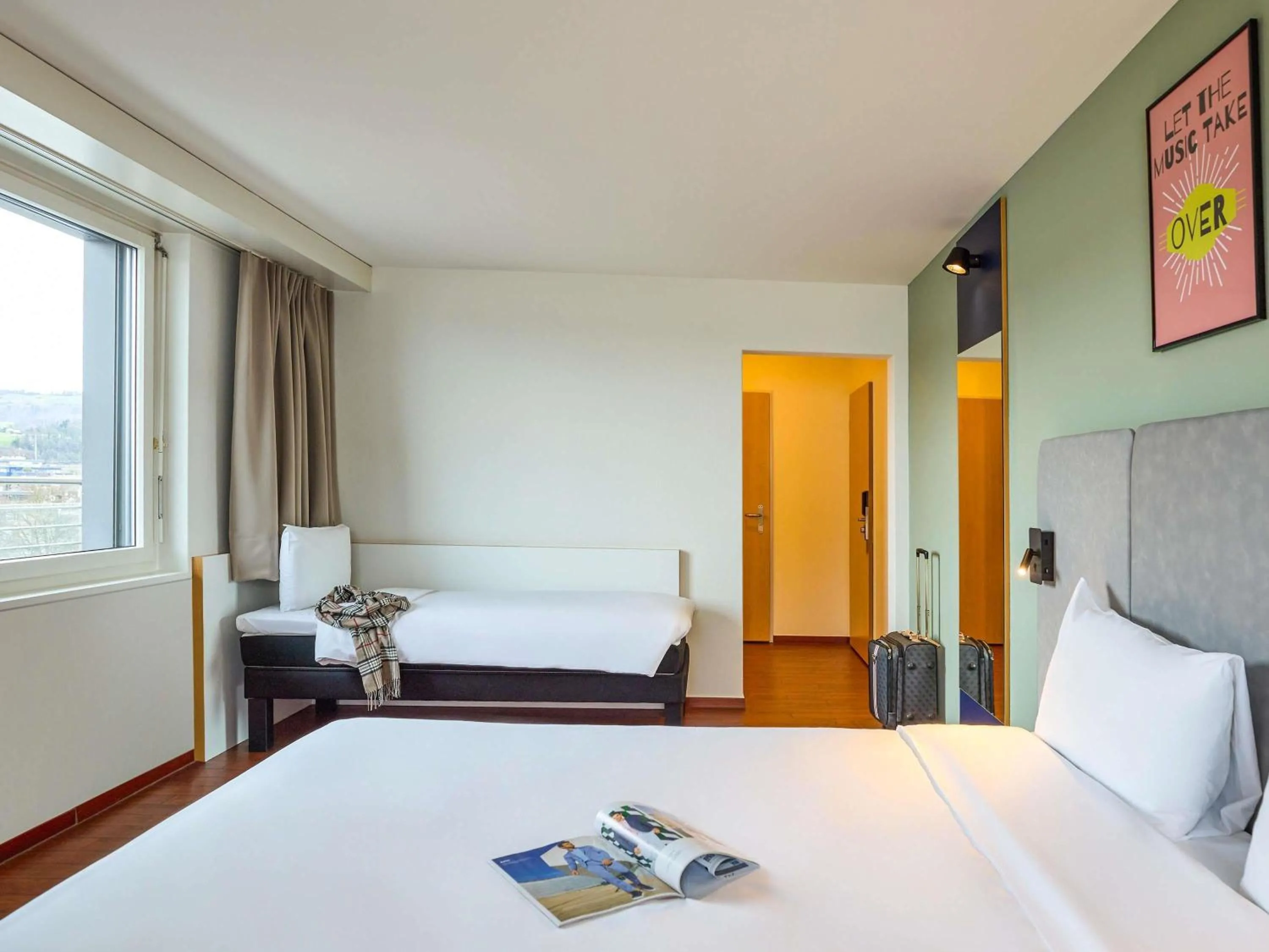 Bedroom, Bed in ibis Baar Zug