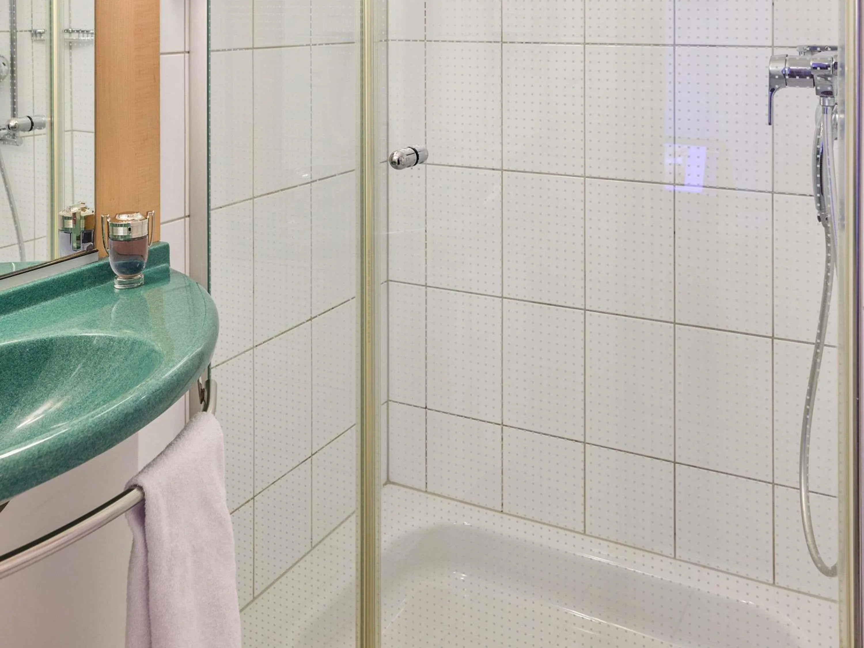 Bedroom in ibis Baar Zug