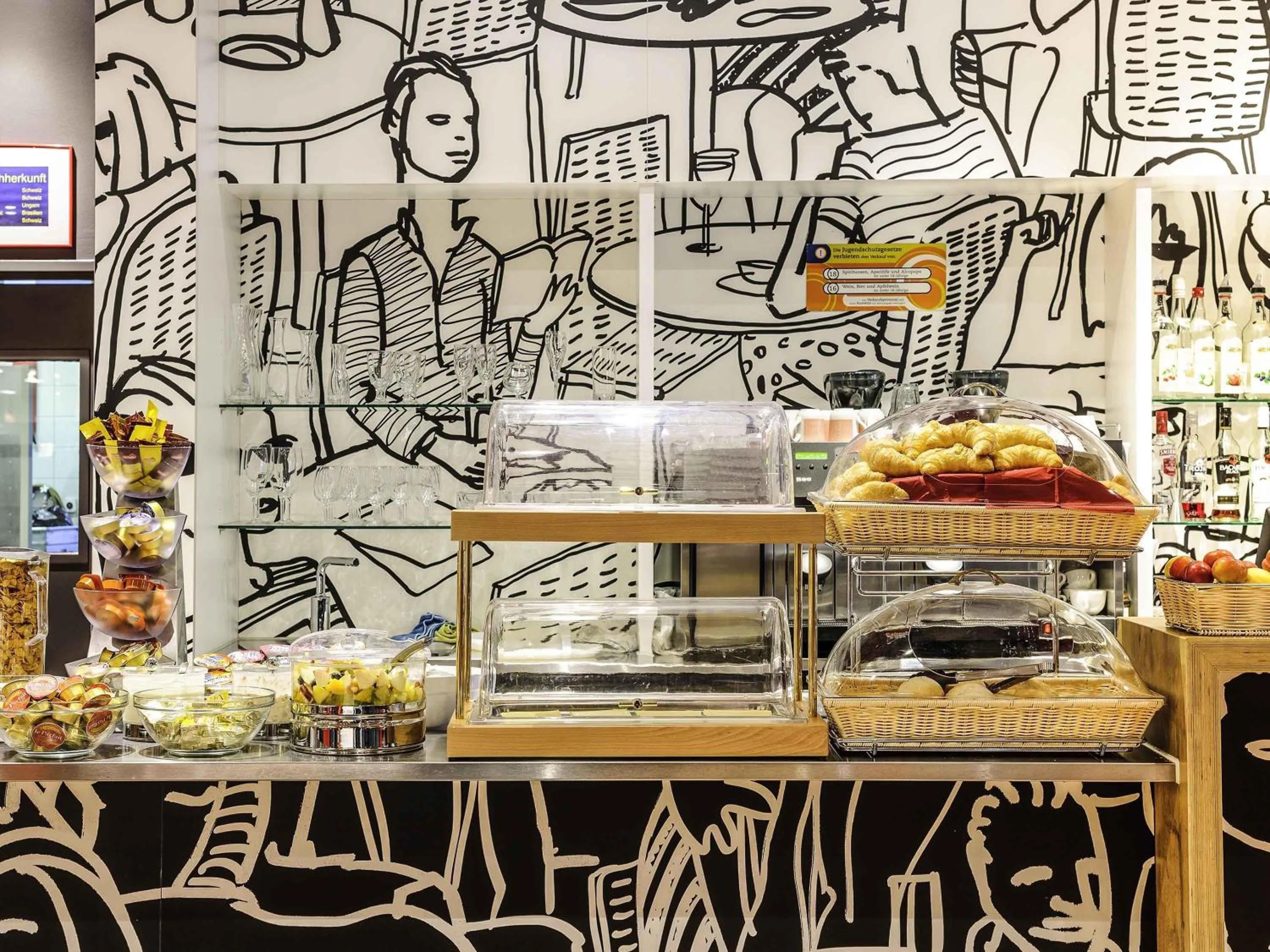 Lounge or bar in ibis Baar Zug