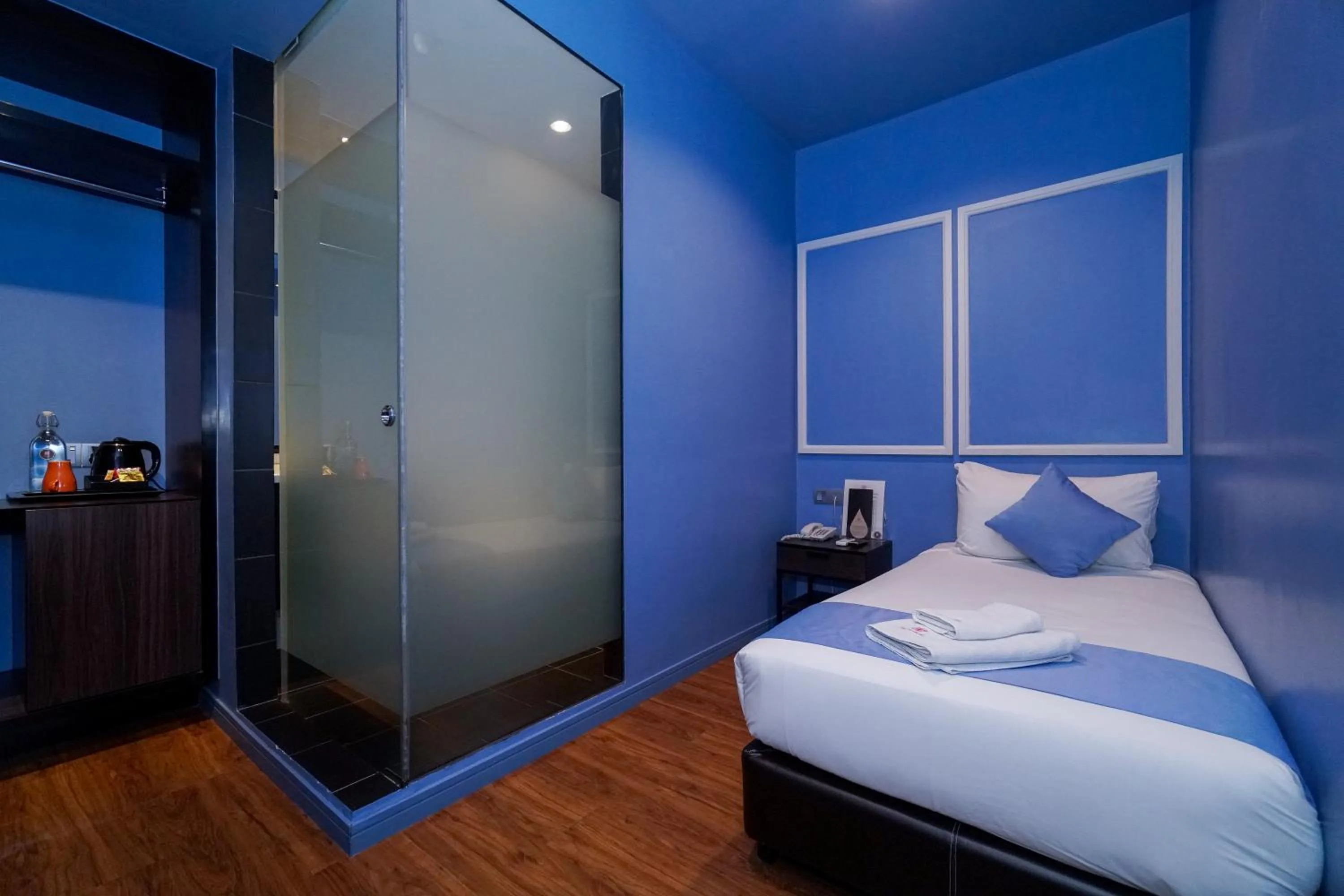 Photo of the whole room, Bed in Bloommaze Boutique Hotel Puchong