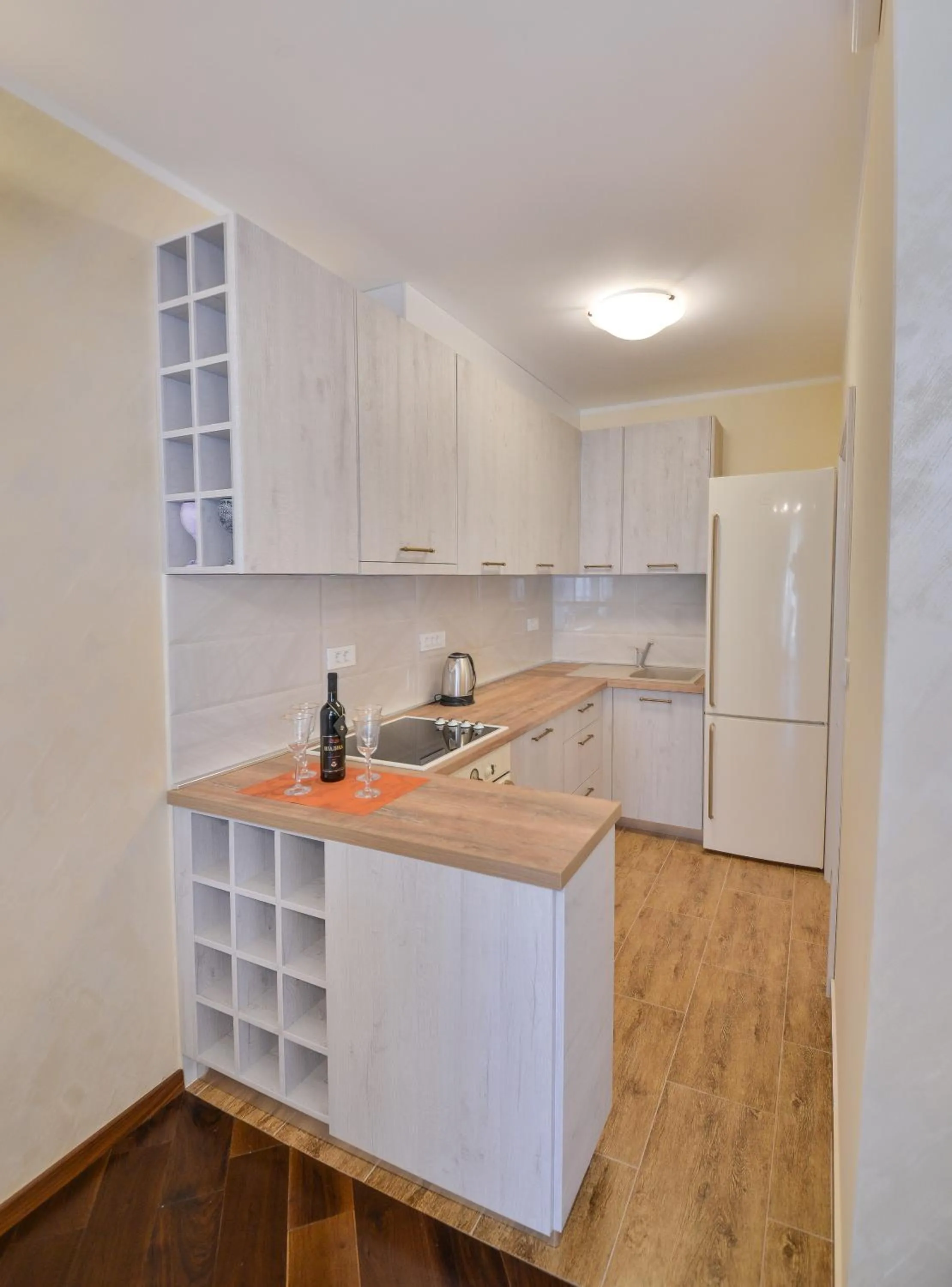 Kitchen or kitchenette in Aqua Breeze Apartments