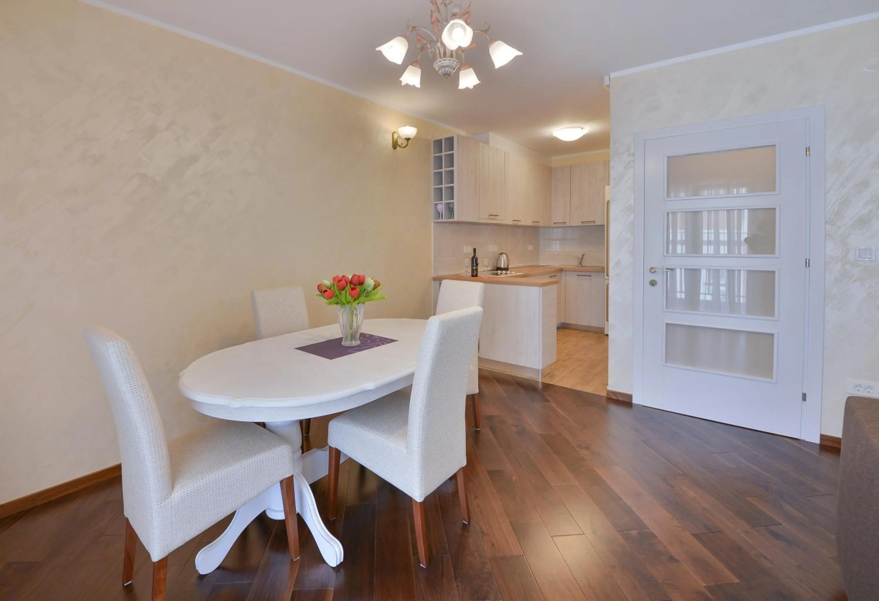 Kitchen or kitchenette in Aqua Breeze Apartments
