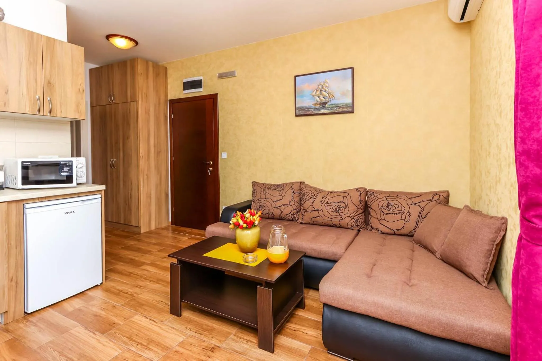 Living room in Aqua Breeze Apartments