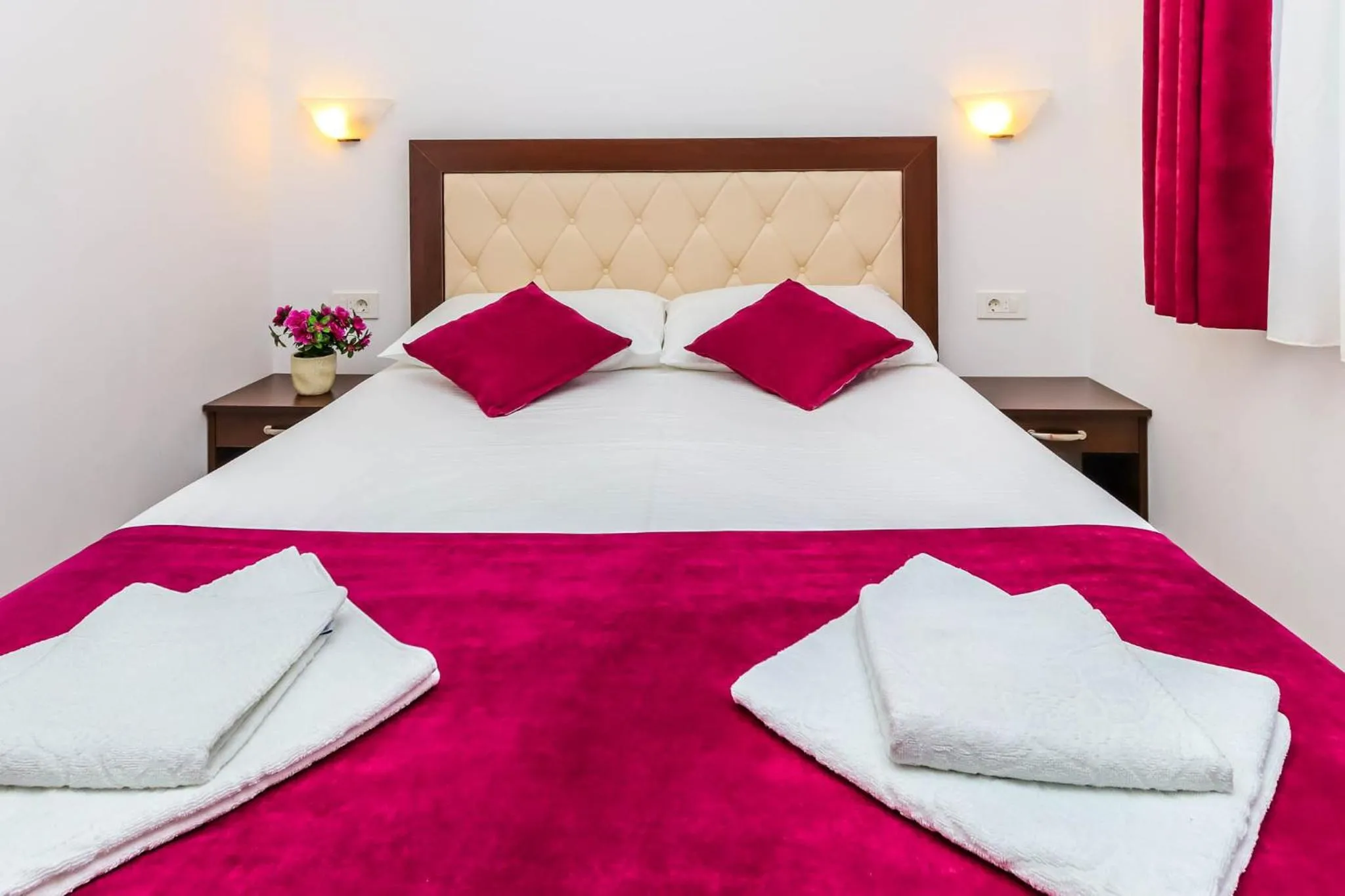 Bedroom, Bed in Aqua Breeze Apartments