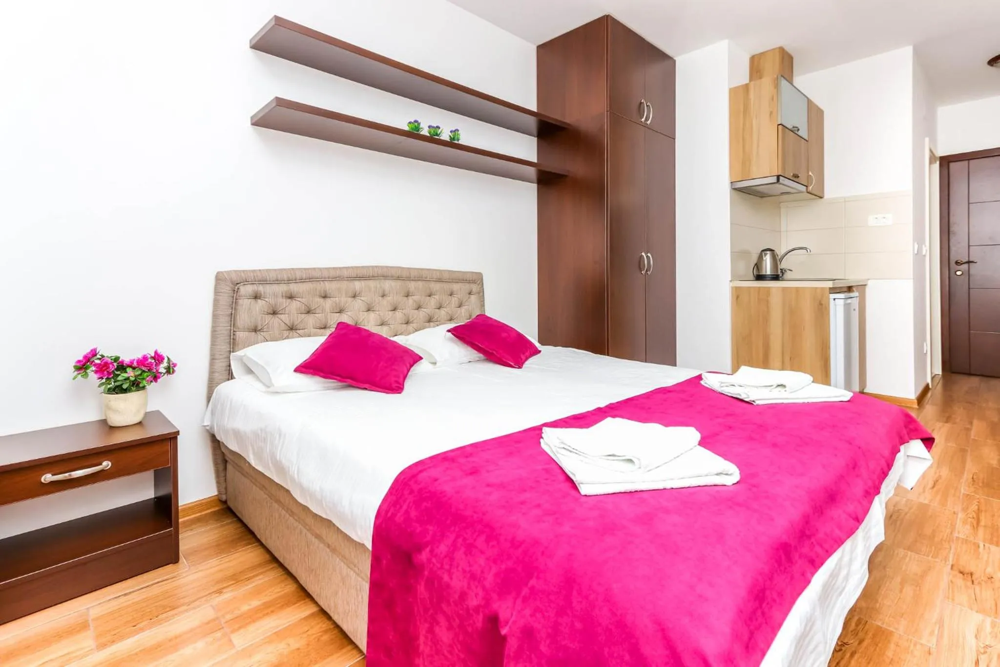 Bedroom, Bed in Aqua Breeze Apartments