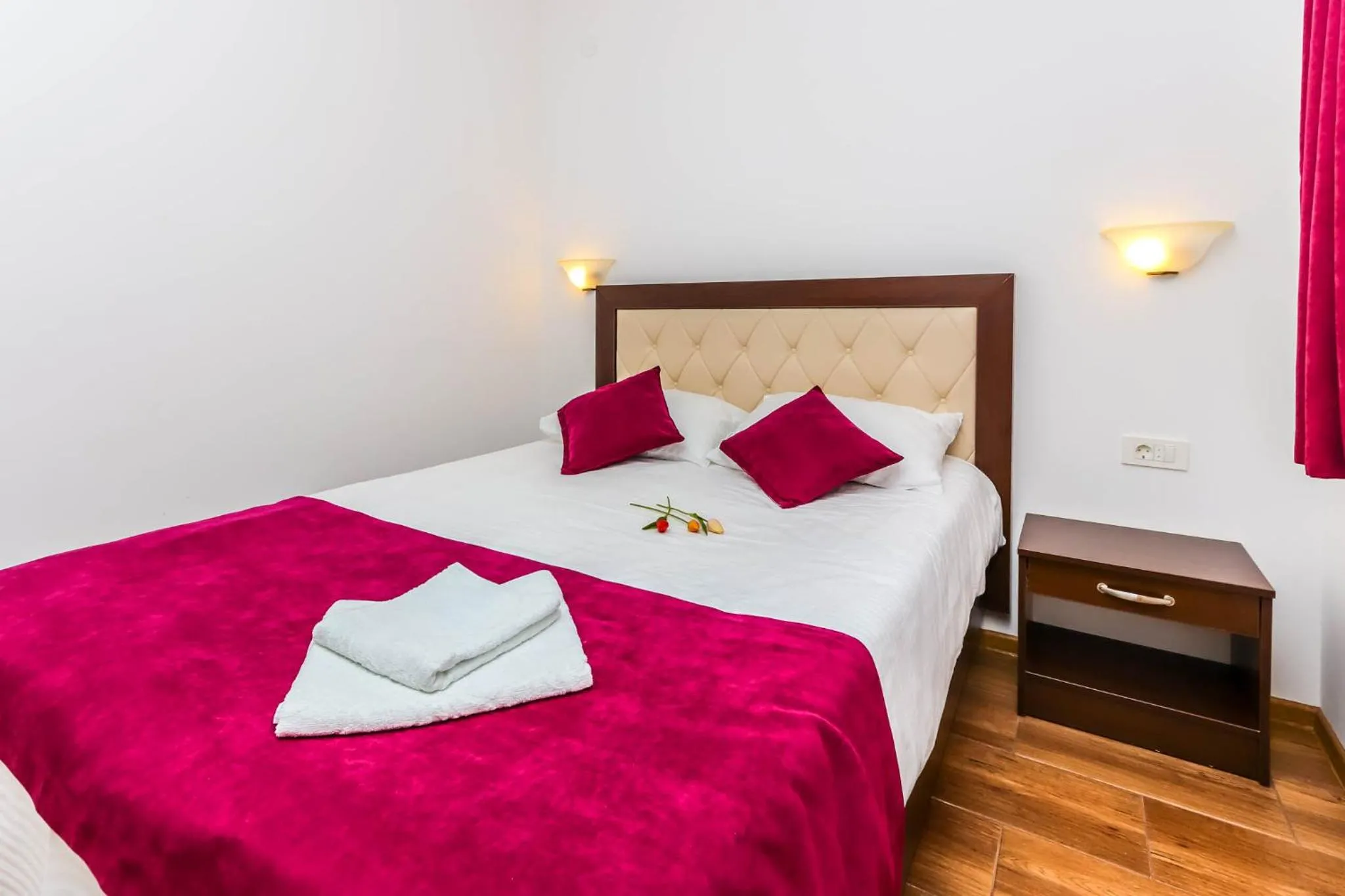 Bedroom, Bed in Aqua Breeze Apartments