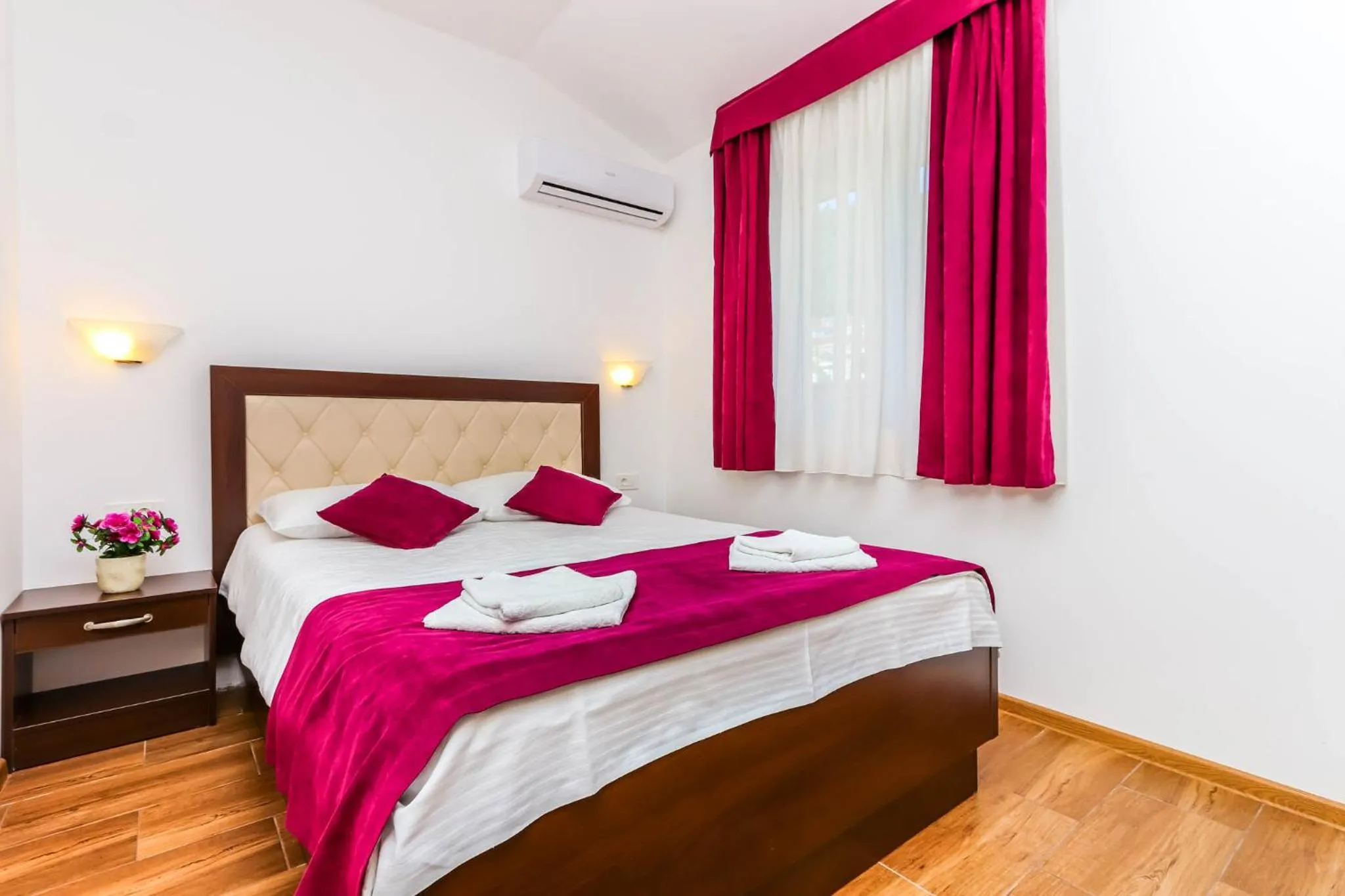 Bedroom, Bed in Aqua Breeze Apartments