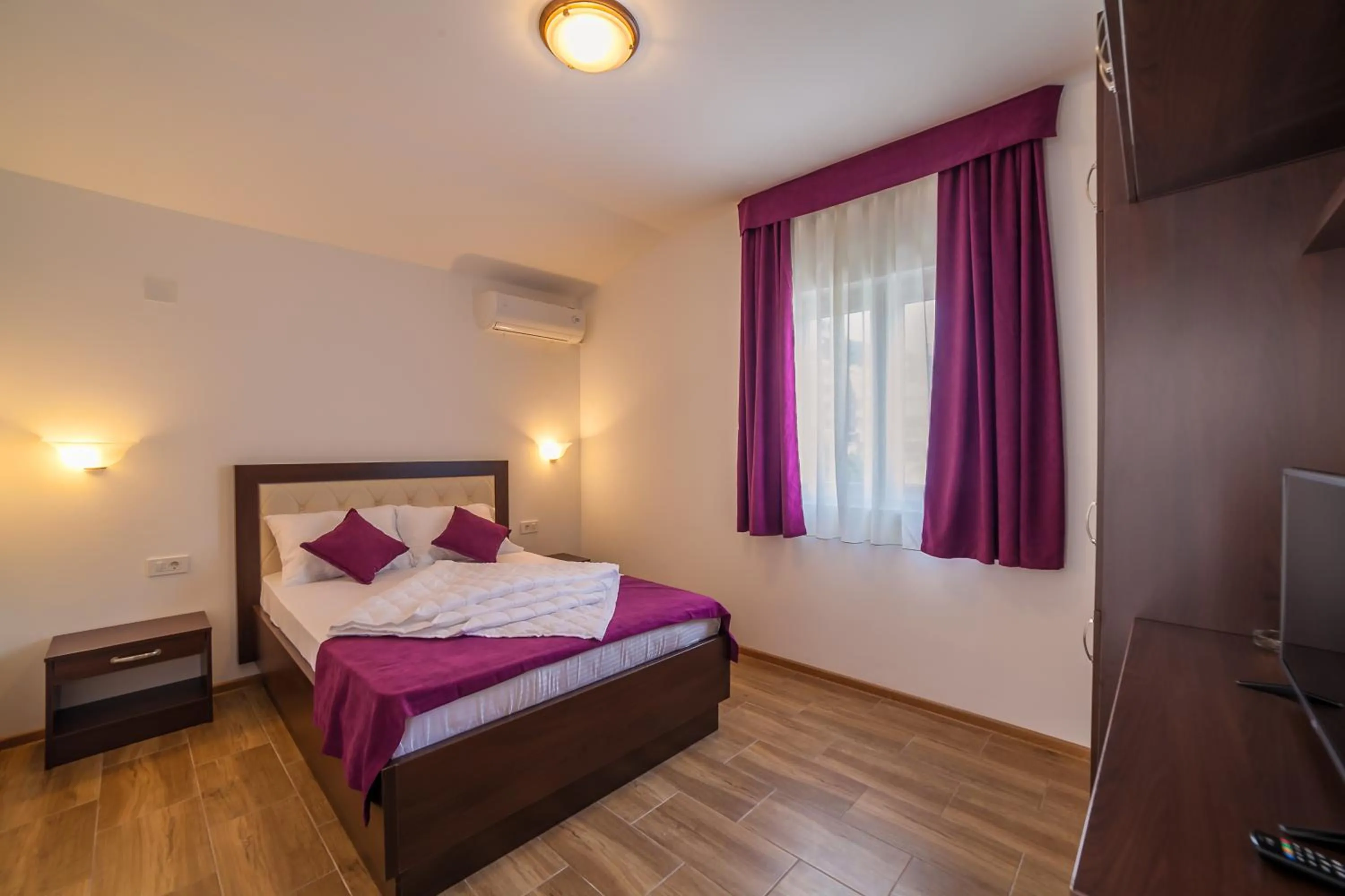 Bedroom, Bed in Aqua Breeze Apartments