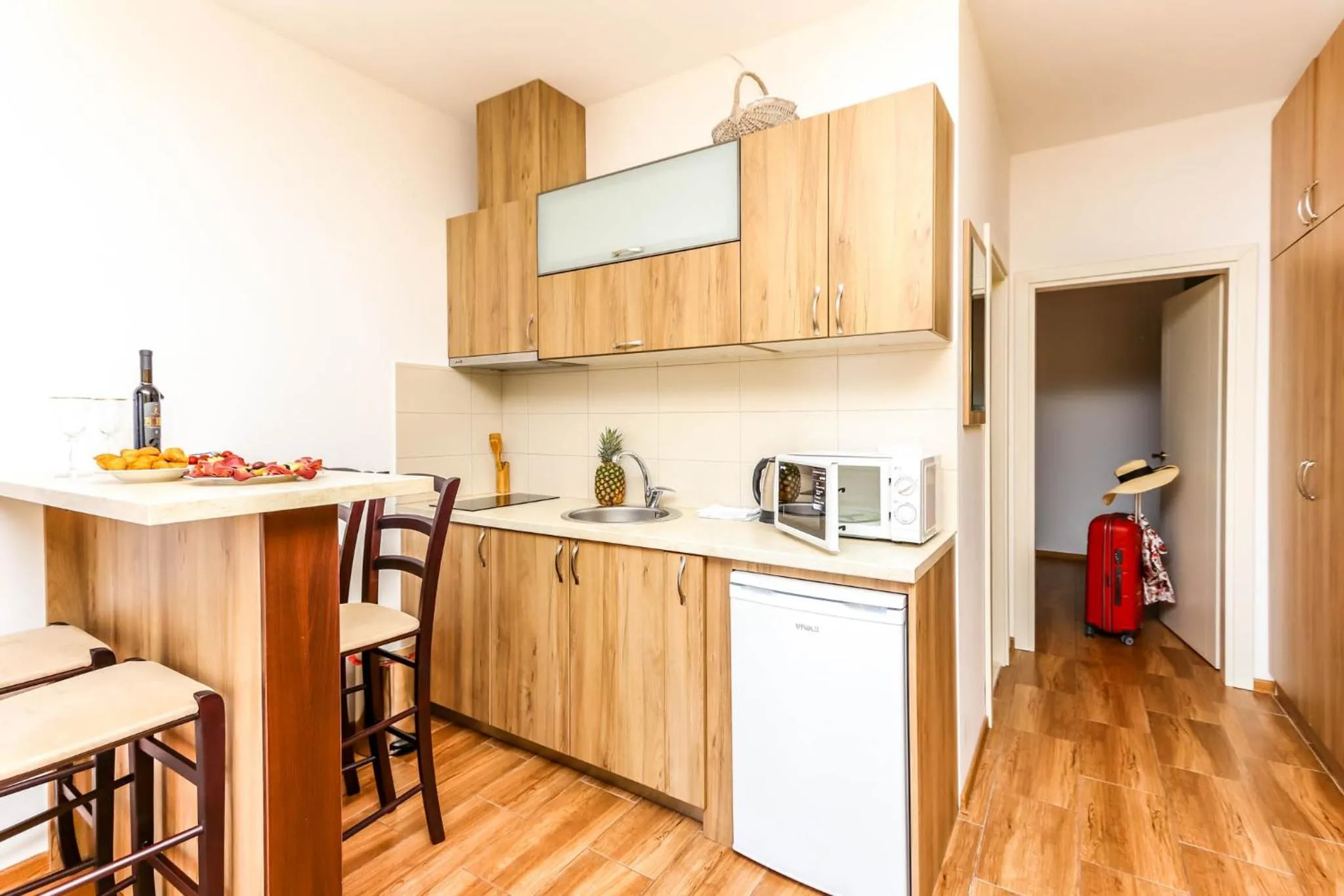 Kitchen or kitchenette in Aqua Breeze Apartments