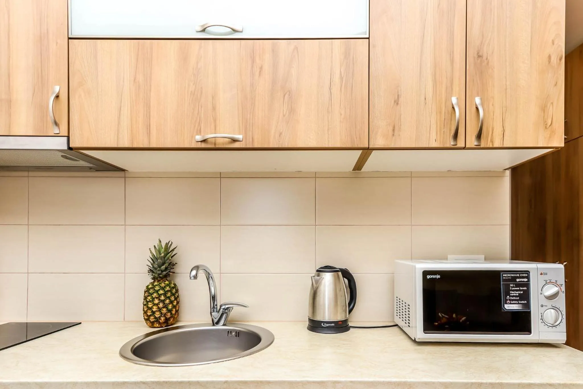 Kitchen or kitchenette in Aqua Breeze Apartments