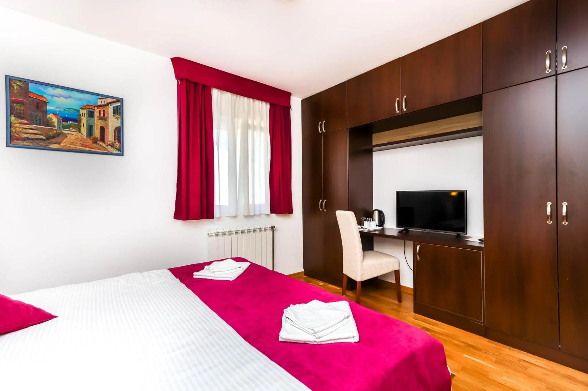 Bedroom, Bed in Aqua Breeze Apartments