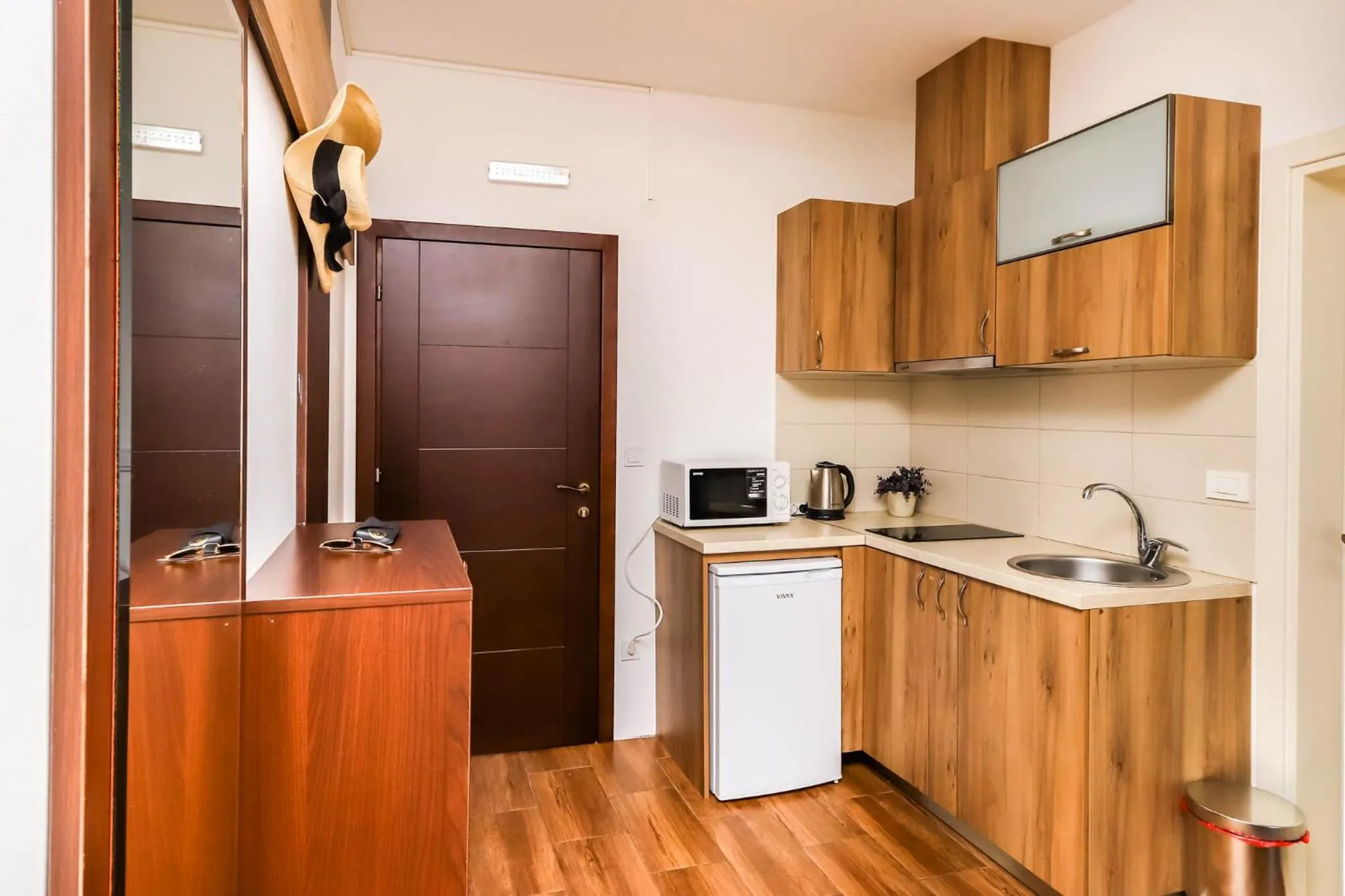 Kitchen or kitchenette in Aqua Breeze Apartments