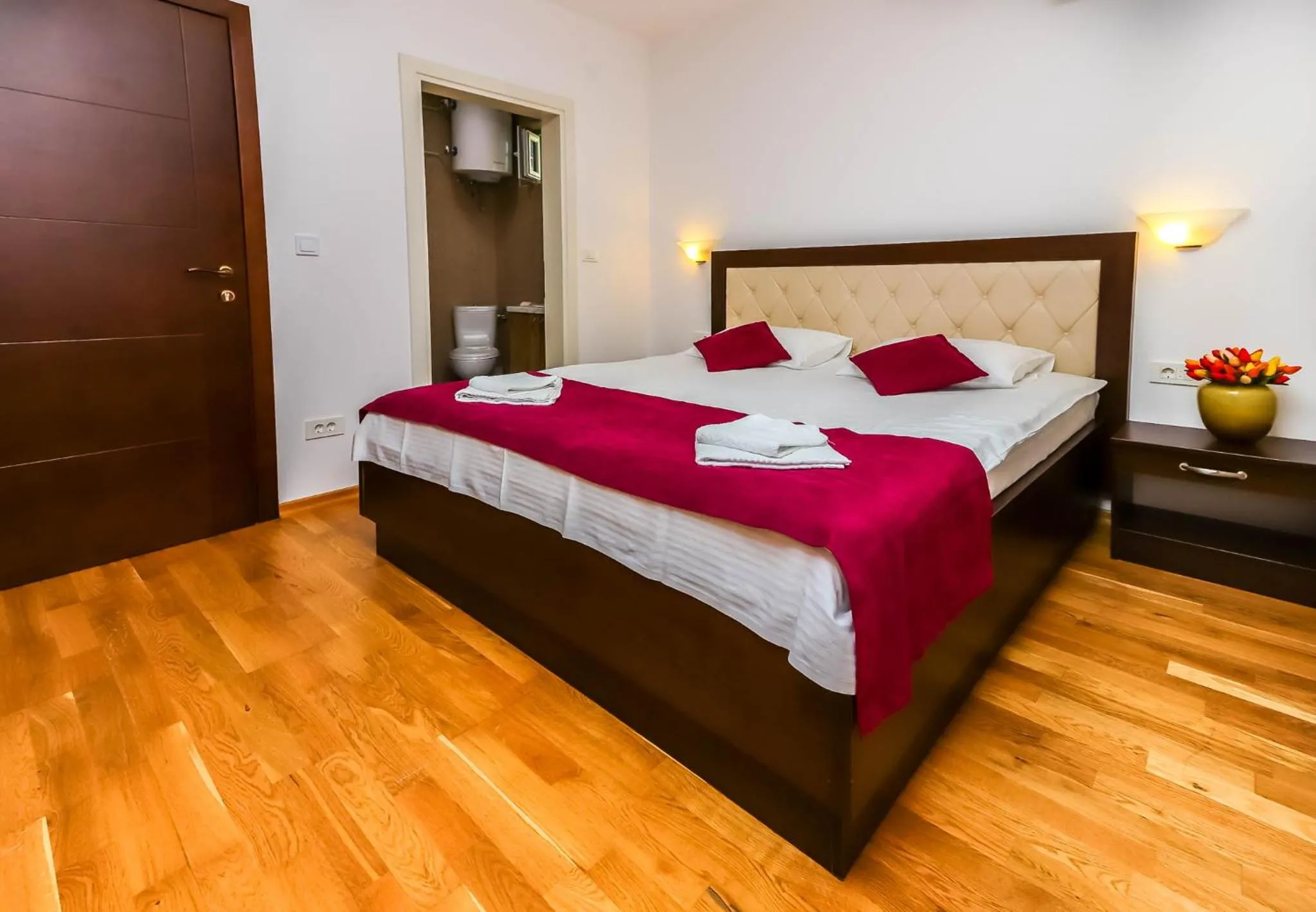 Bedroom, Bed in Aqua Breeze Apartments