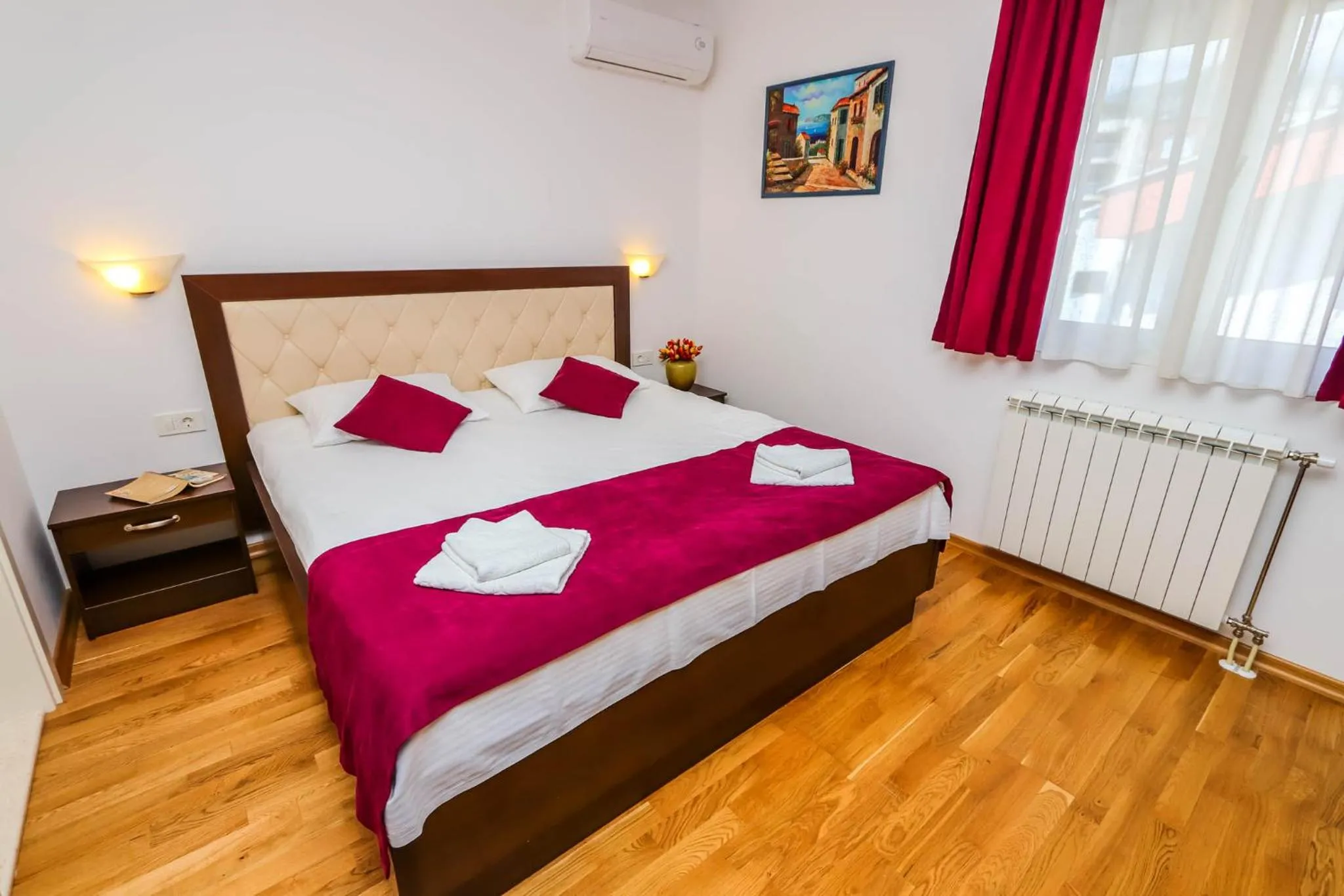 Bedroom, Bed in Aqua Breeze Apartments