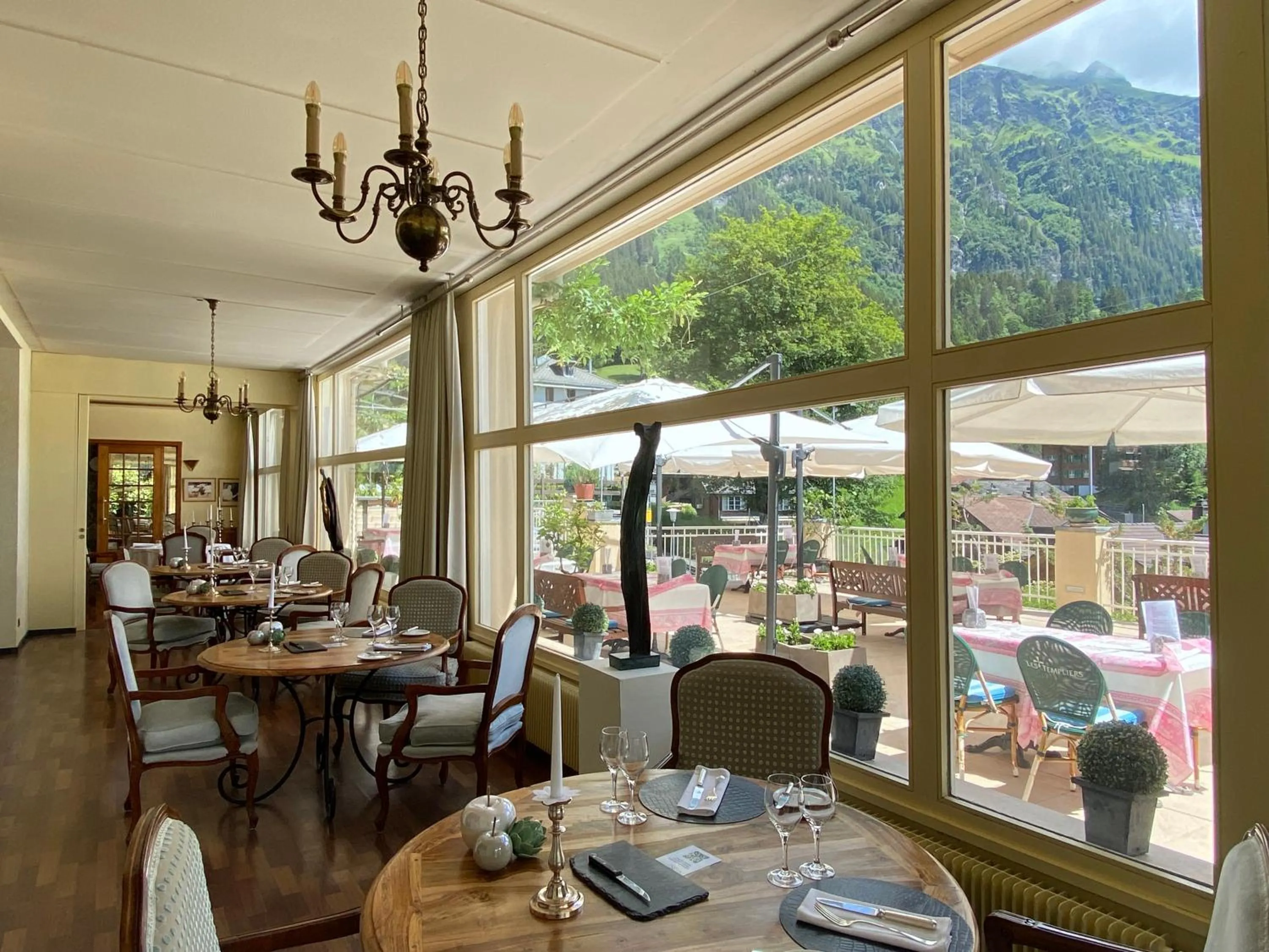 Restaurant/places to eat in Hotel Regina