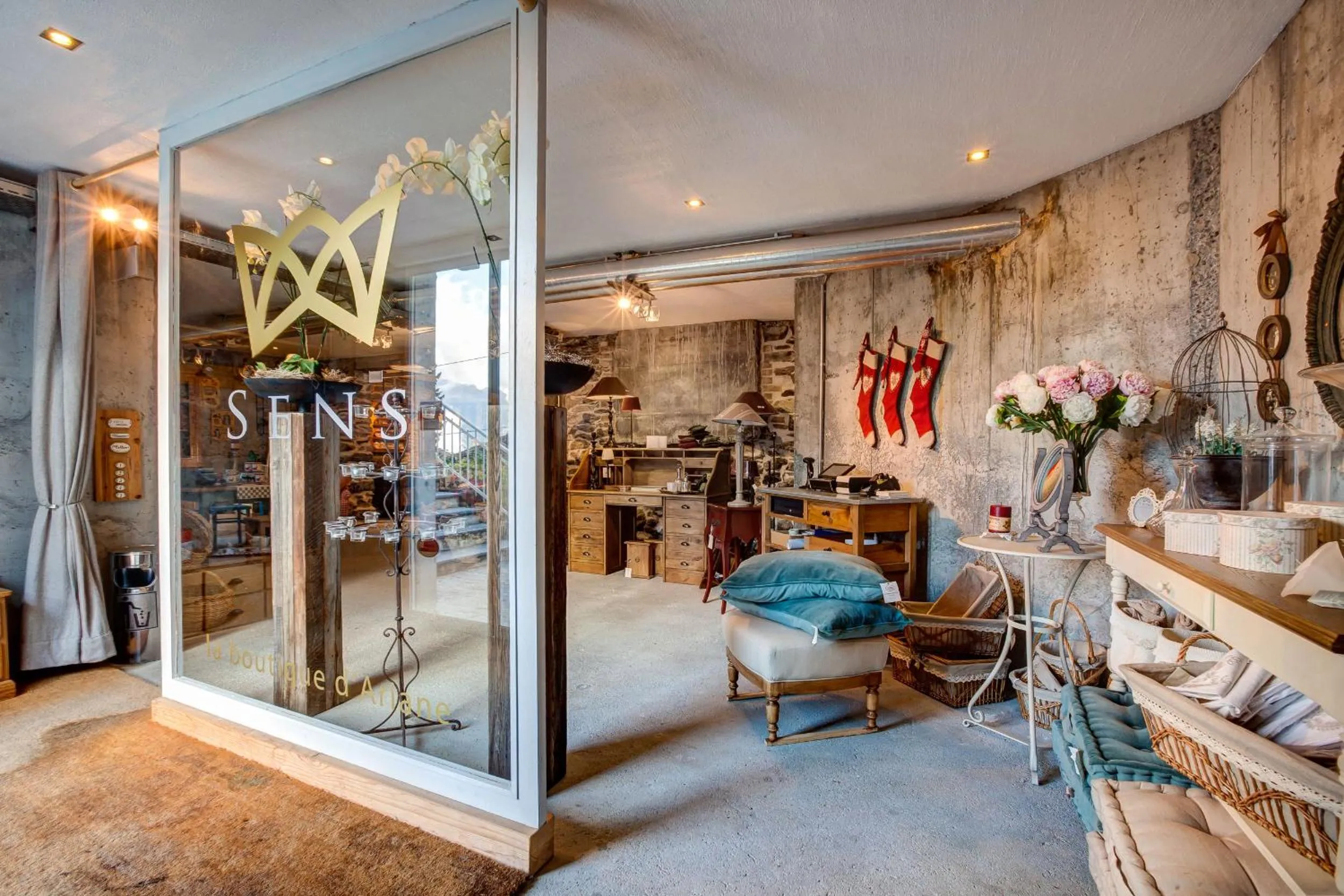 On-site shops in Hotel Regina