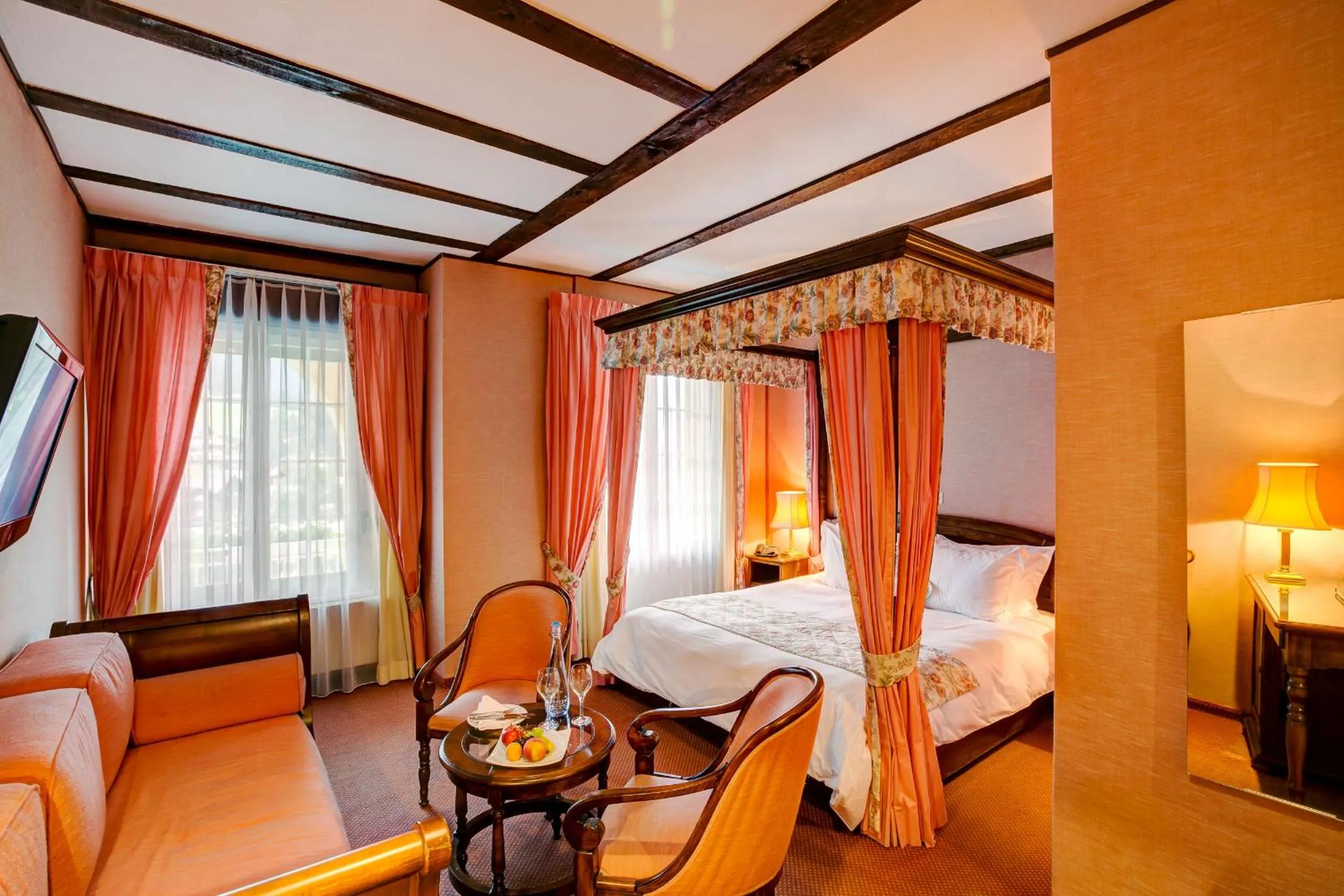 Photo of the whole room, Bed in Hotel Regina