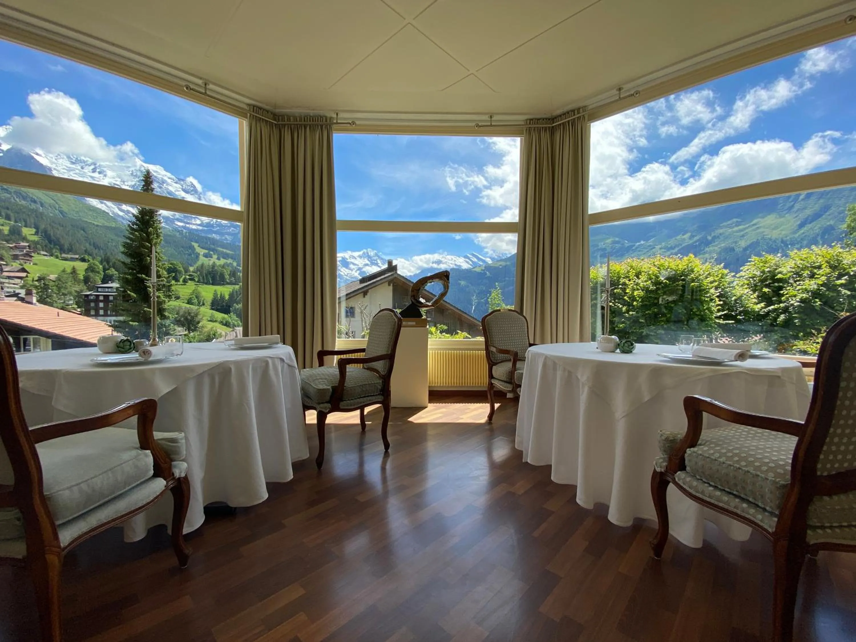 Restaurant/places to eat in Hotel Regina