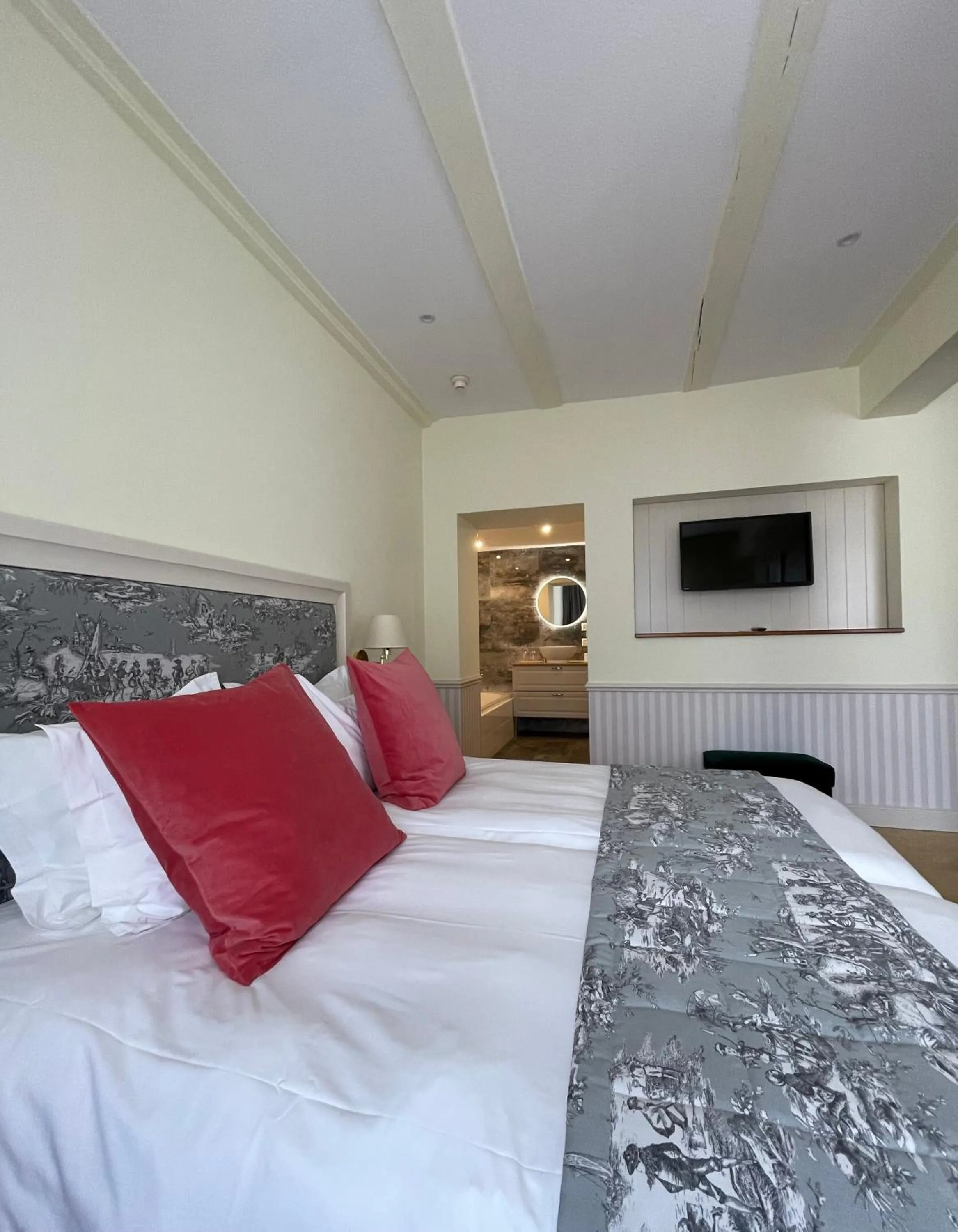 Photo of the whole room, Bed in Hotel Regina