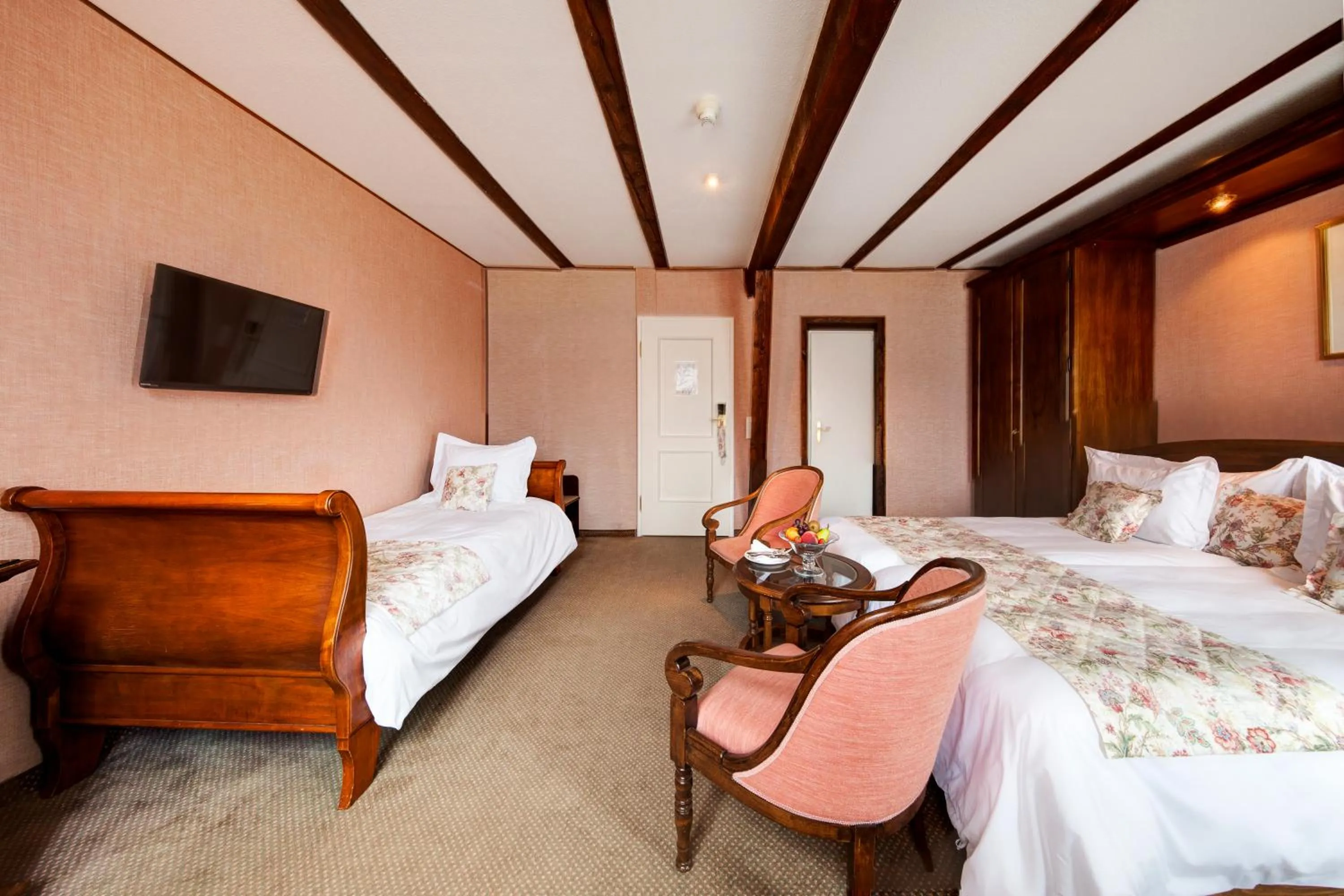 Photo of the whole room, Bed in Hotel Regina