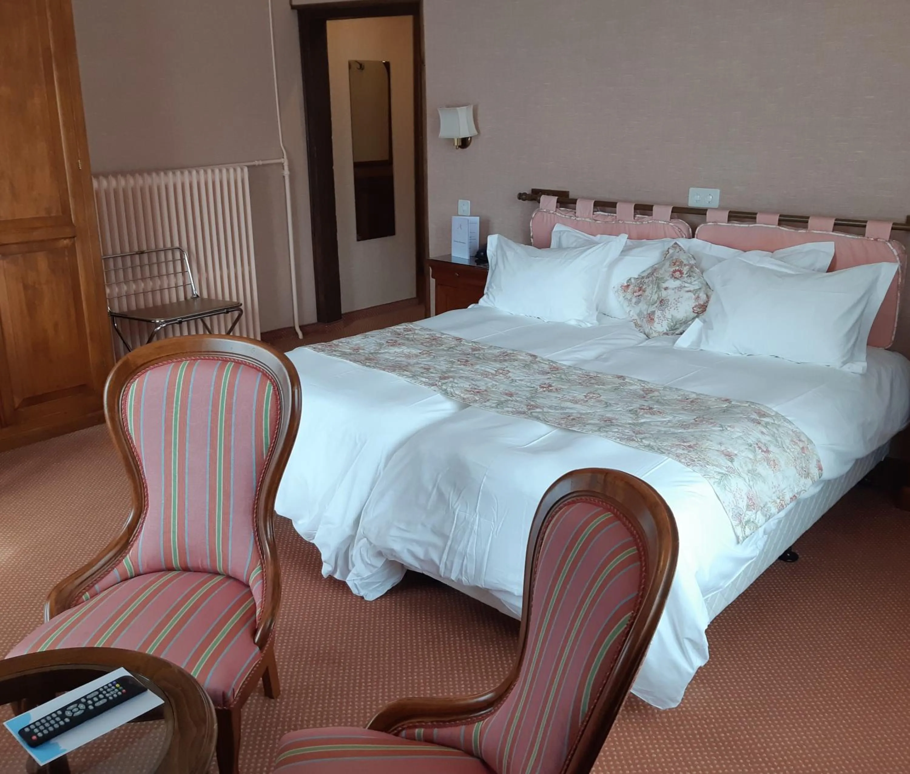 Photo of the whole room, Bed in Hotel Regina