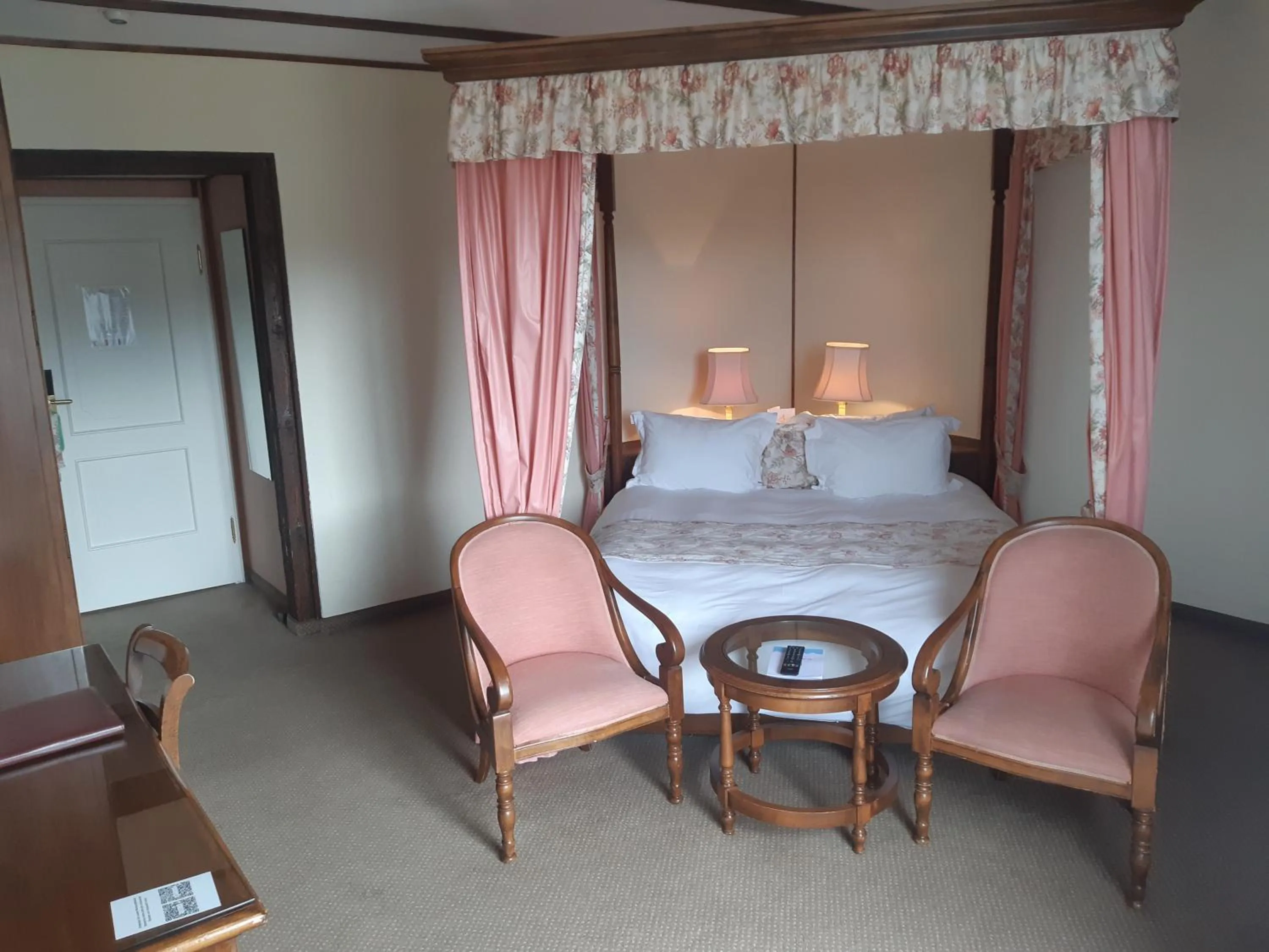 Photo of the whole room, Bed in Hotel Regina