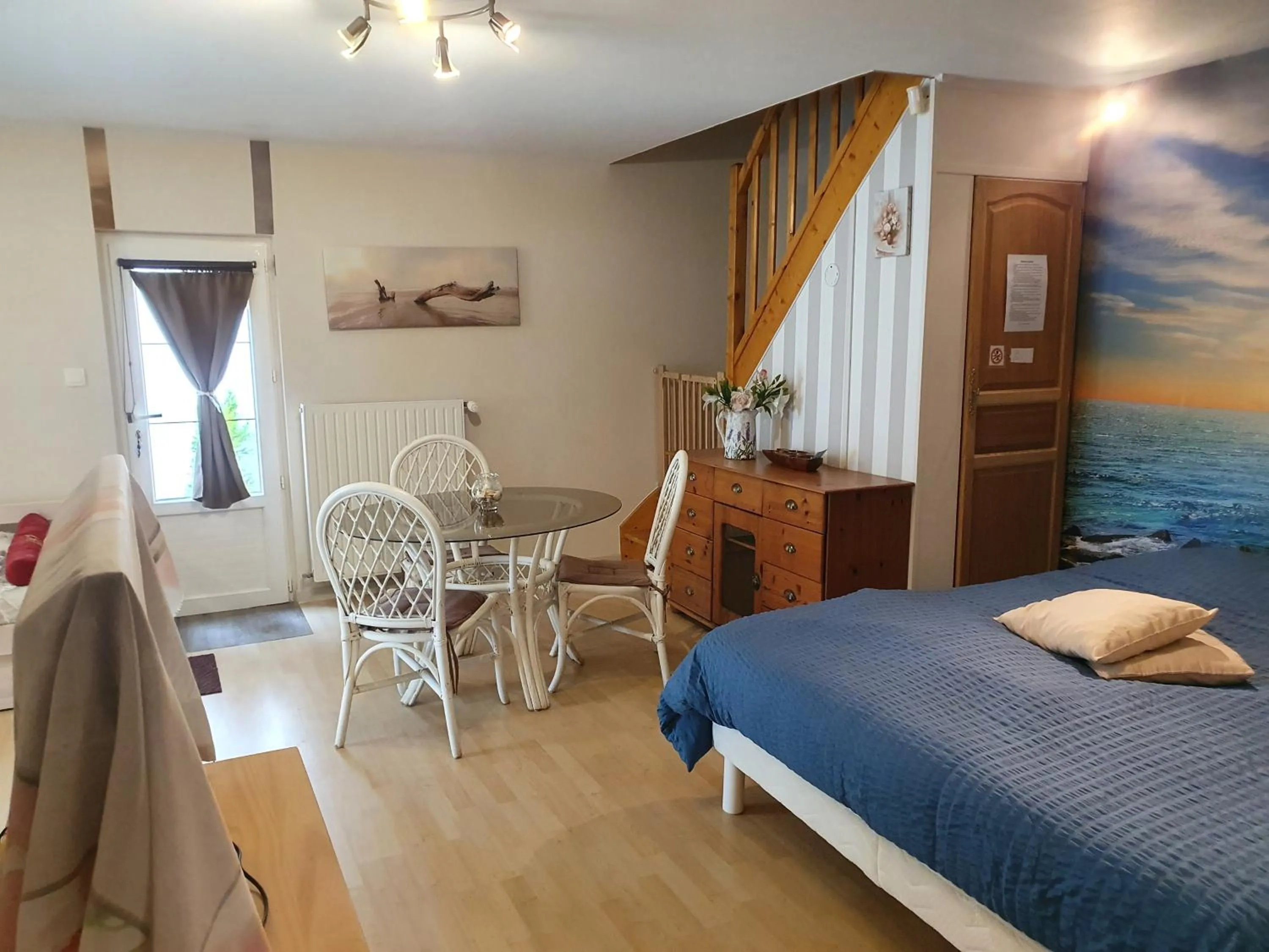Decorative detail, Bed in Le relais de la cure
