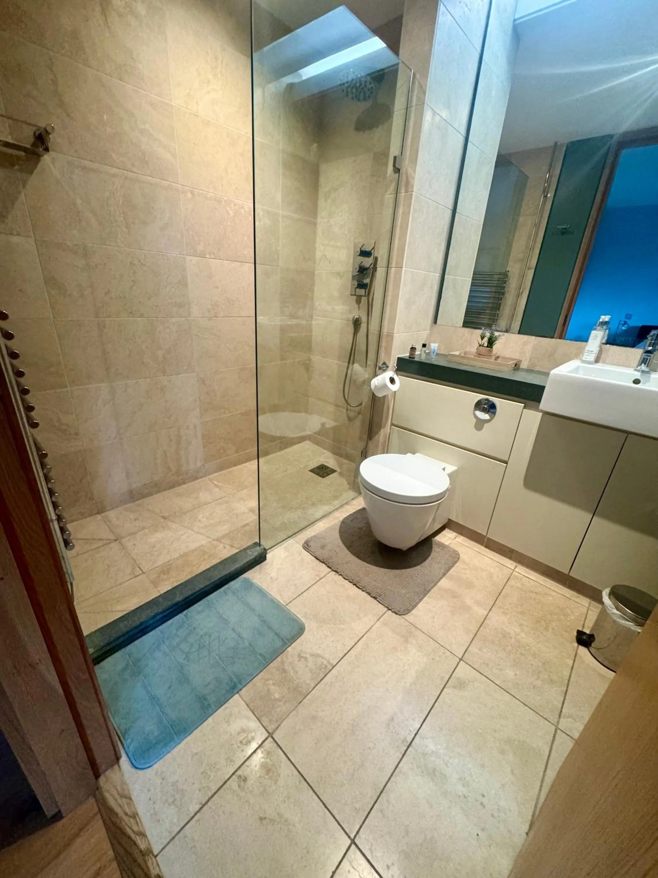 Shower in Hazelwood Country House