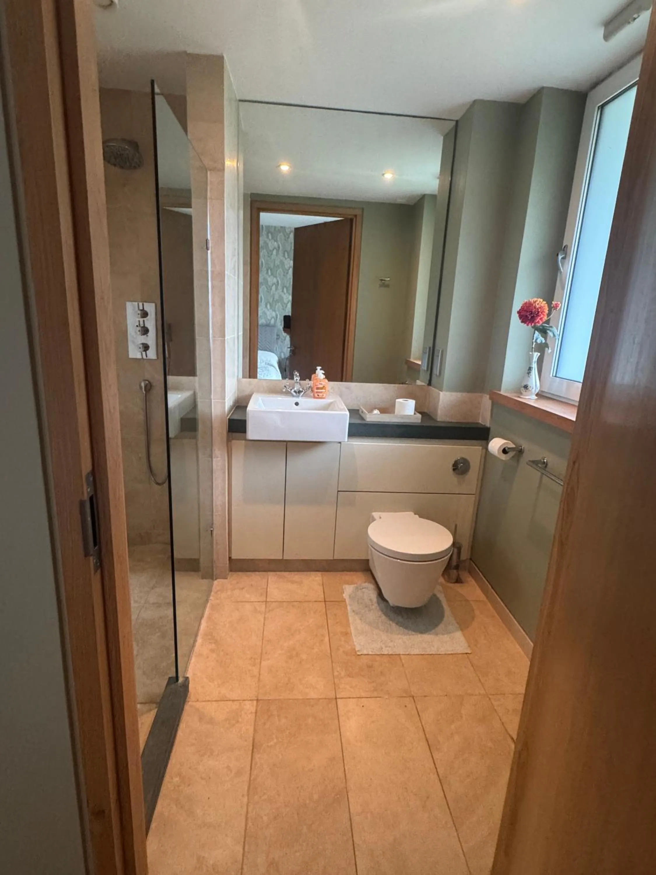 Shower in Hazelwood Country House