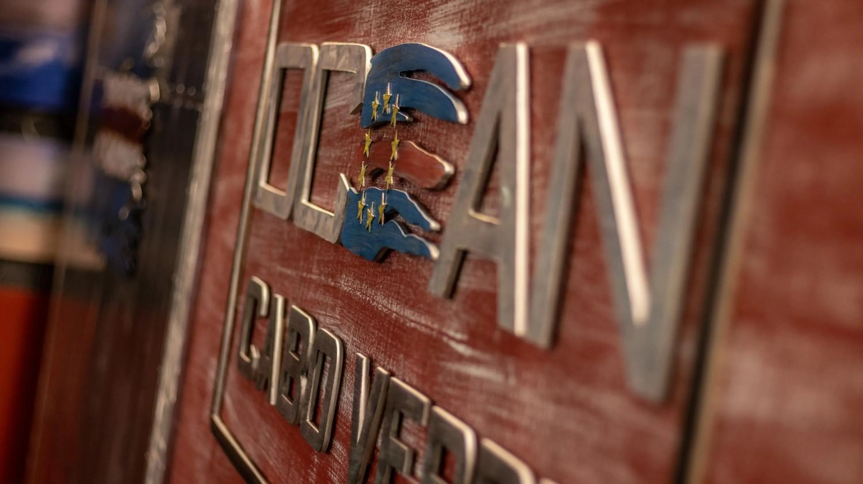 Logo/Certificate/Sign in Ocean Suites