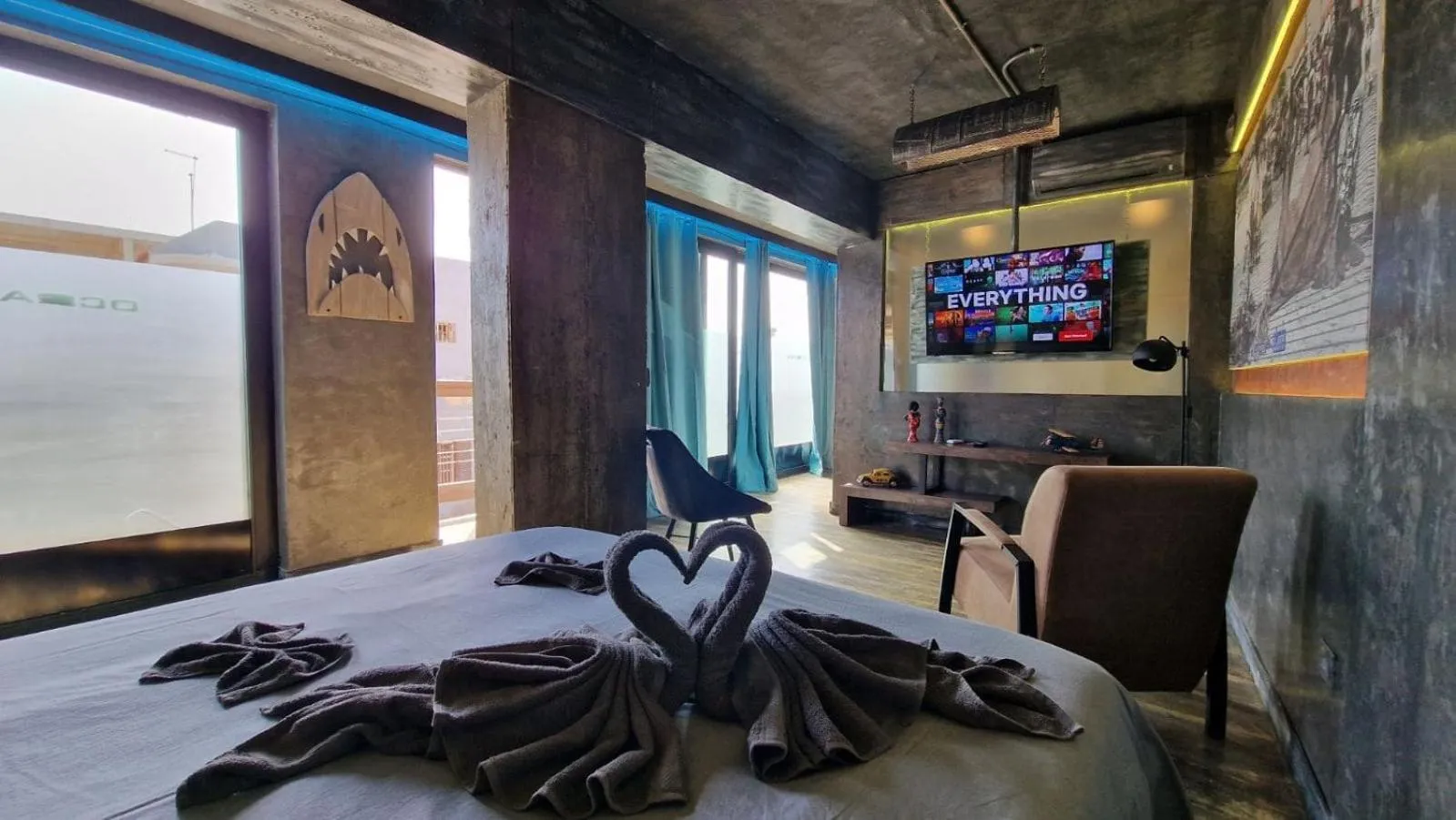 Seating area, Bed in Ocean Suites