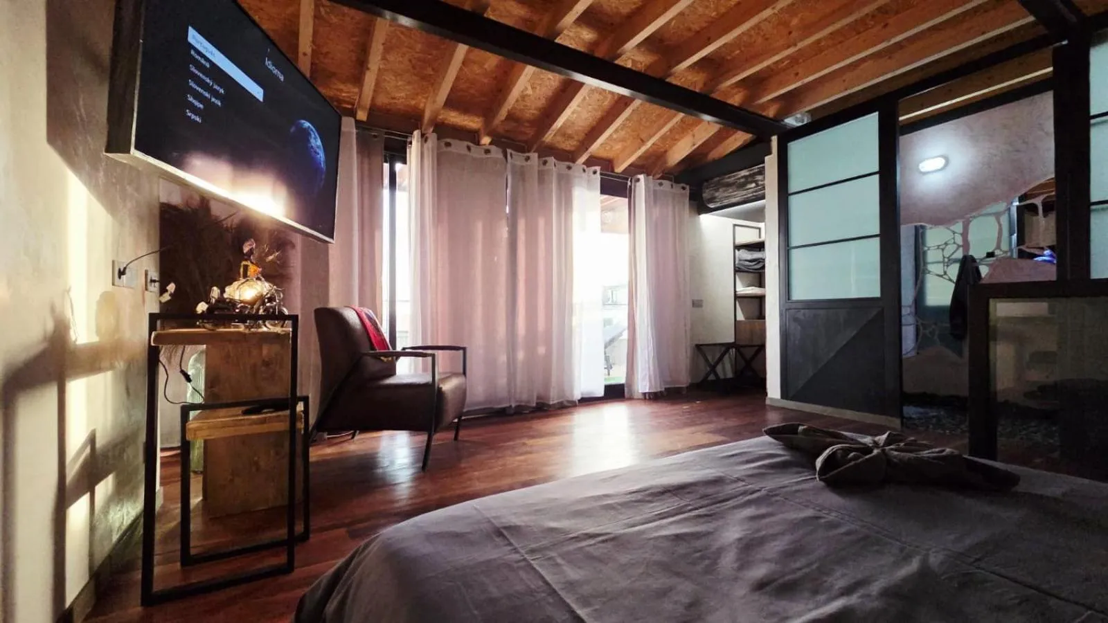 Bedroom, Bed in Ocean Suites