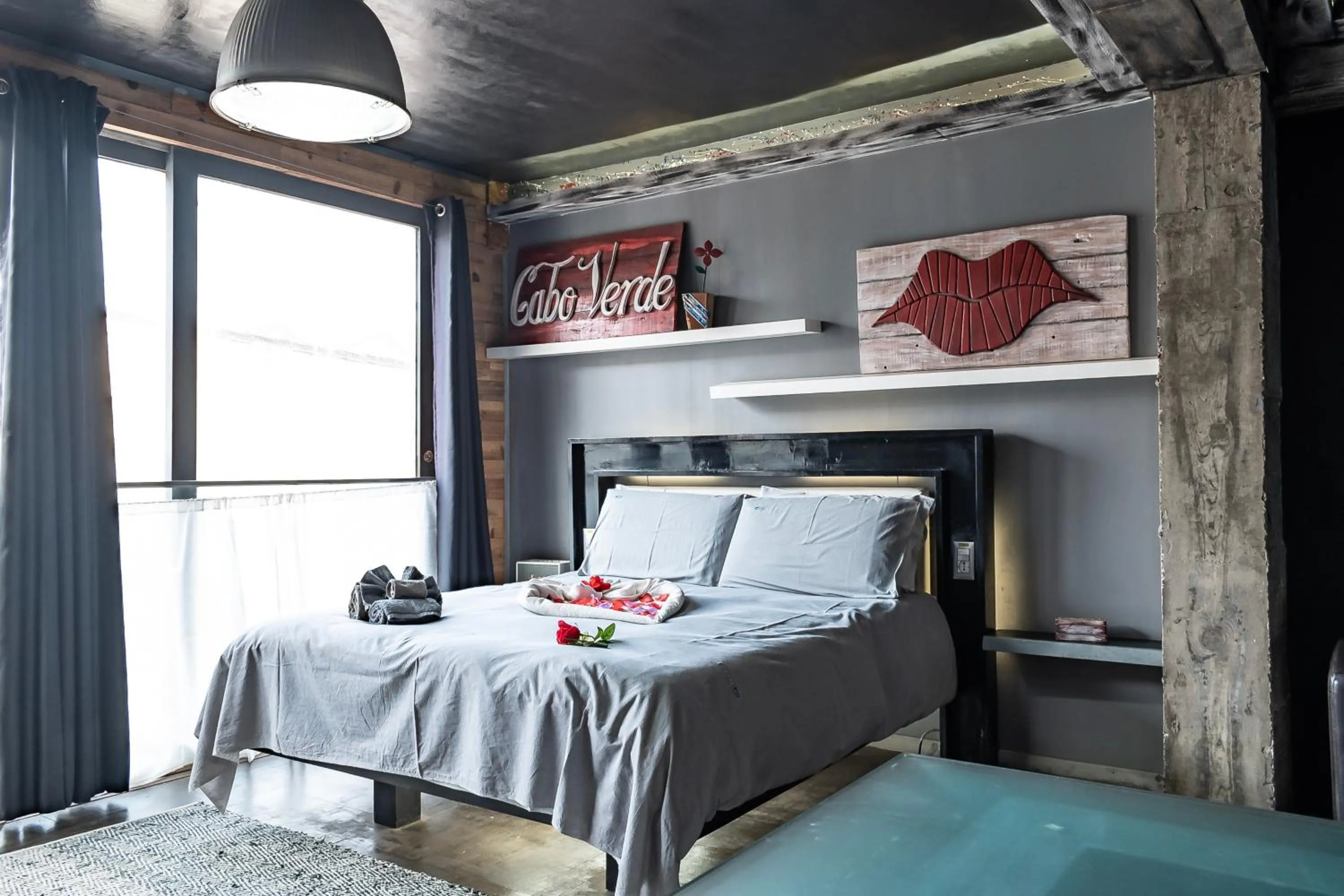 Bedroom, Bed in Ocean Suites