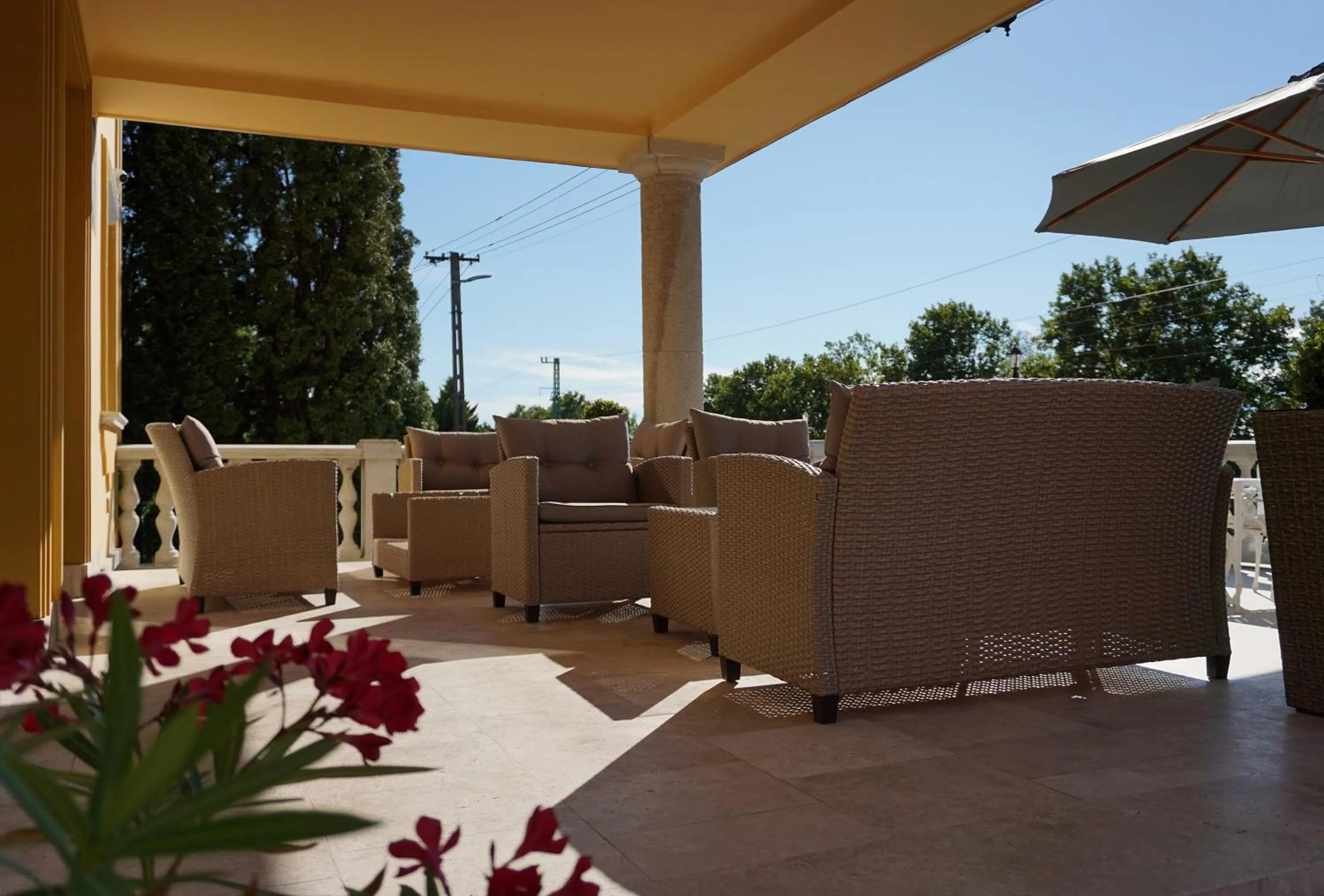 Lounge or bar in Anna Panzió & Wellness Siófok