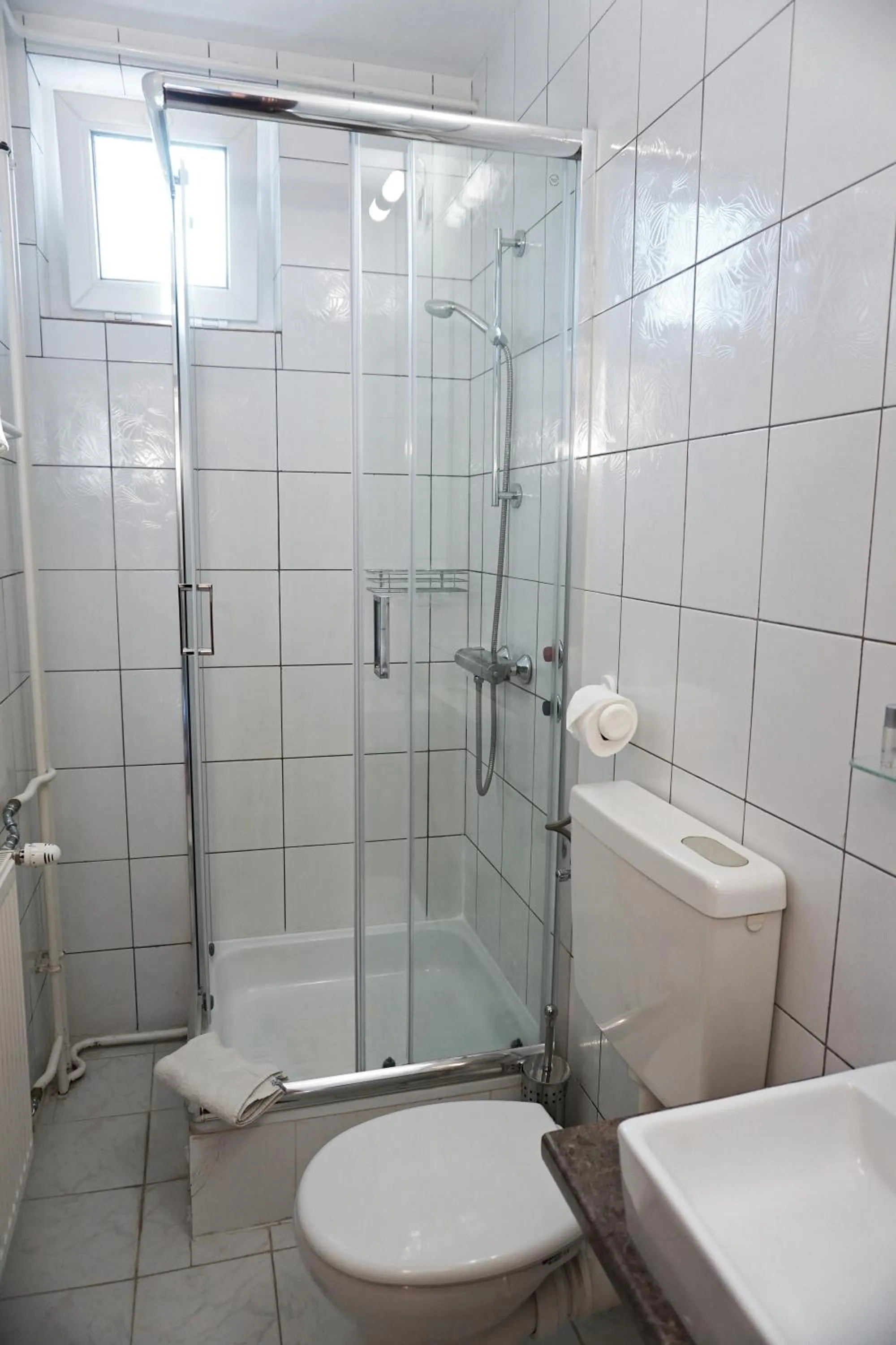 Bathroom in Anna Panzió & Wellness Siófok