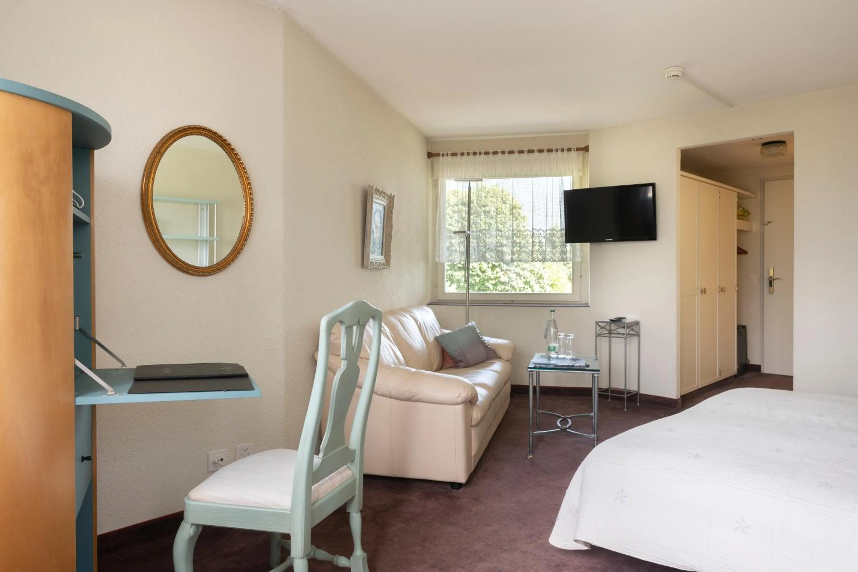 Photo of the whole room, Bed in Seiler au Lac