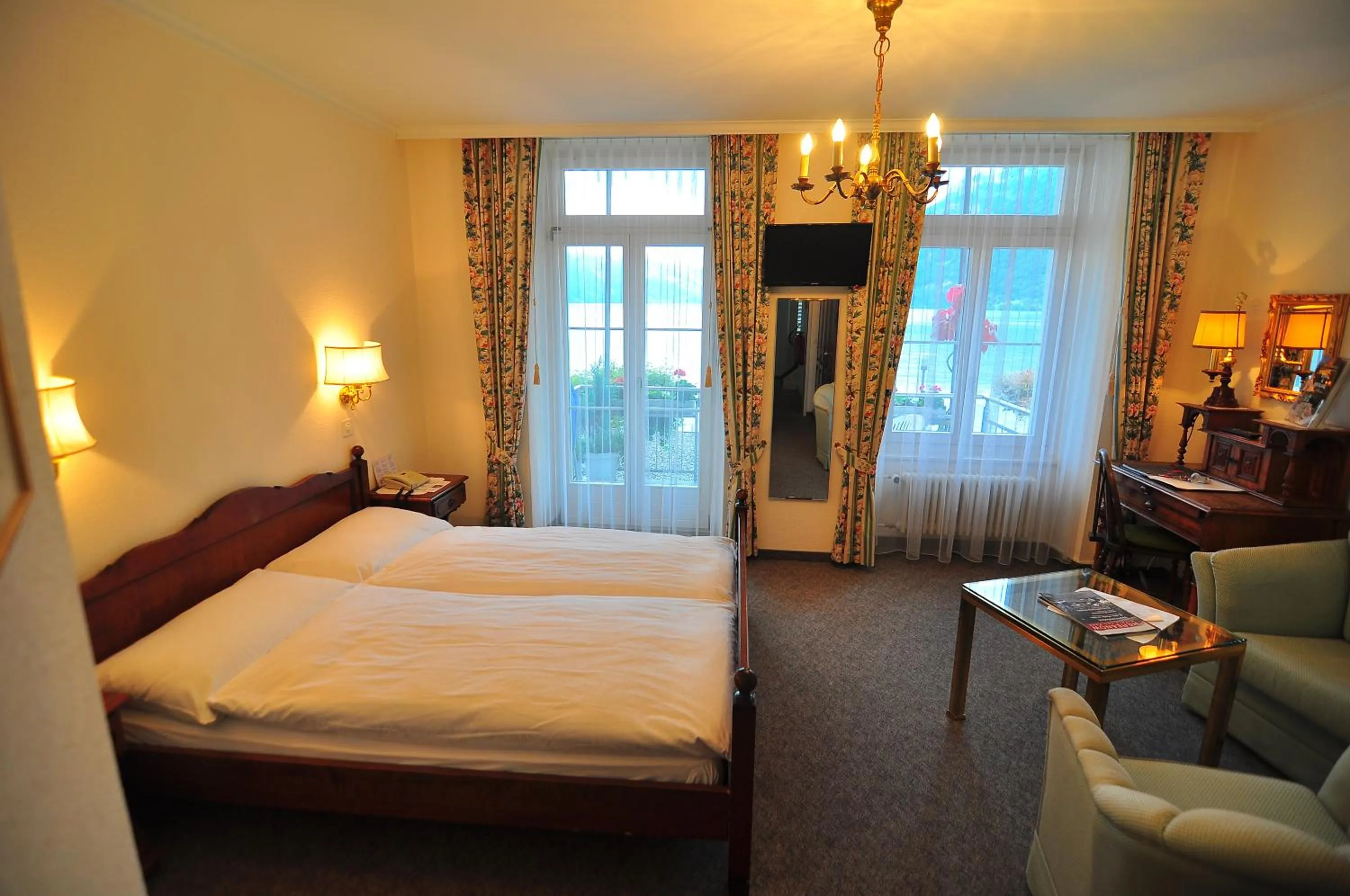 Photo of the whole room, Bed in Seiler au Lac